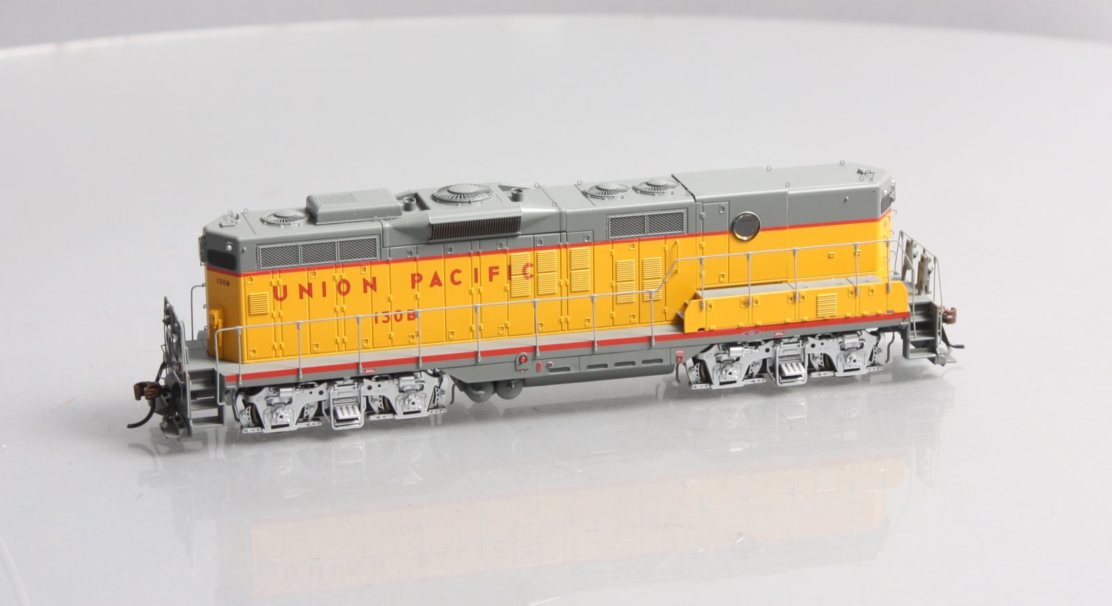 Athearn G78204 HO Union Pacific GP9B Diesel Locomotive #130B w/ DCC and Sound