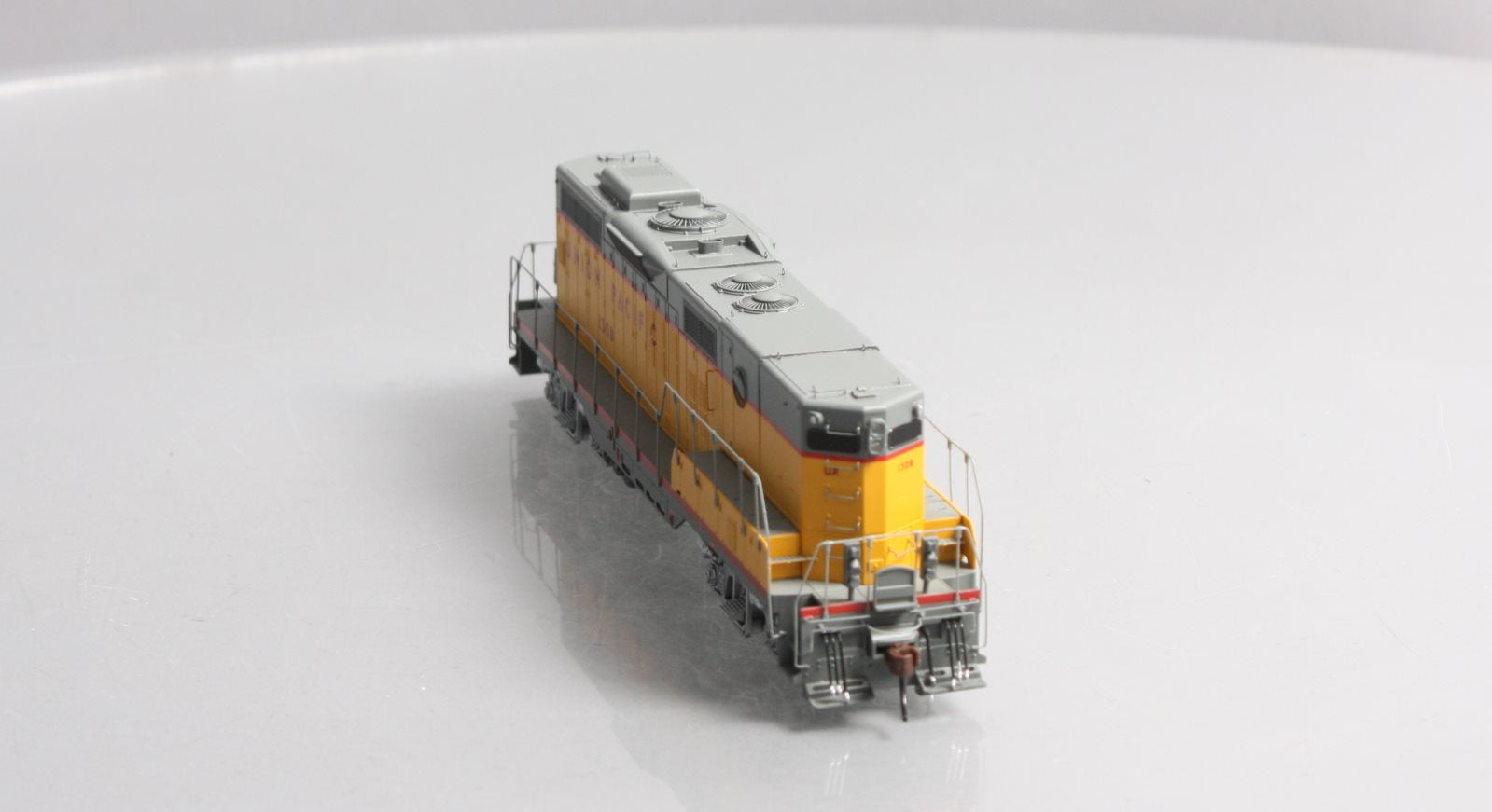Athearn G78204 HO Union Pacific GP9B Diesel Locomotive #130B w/ DCC and Sound