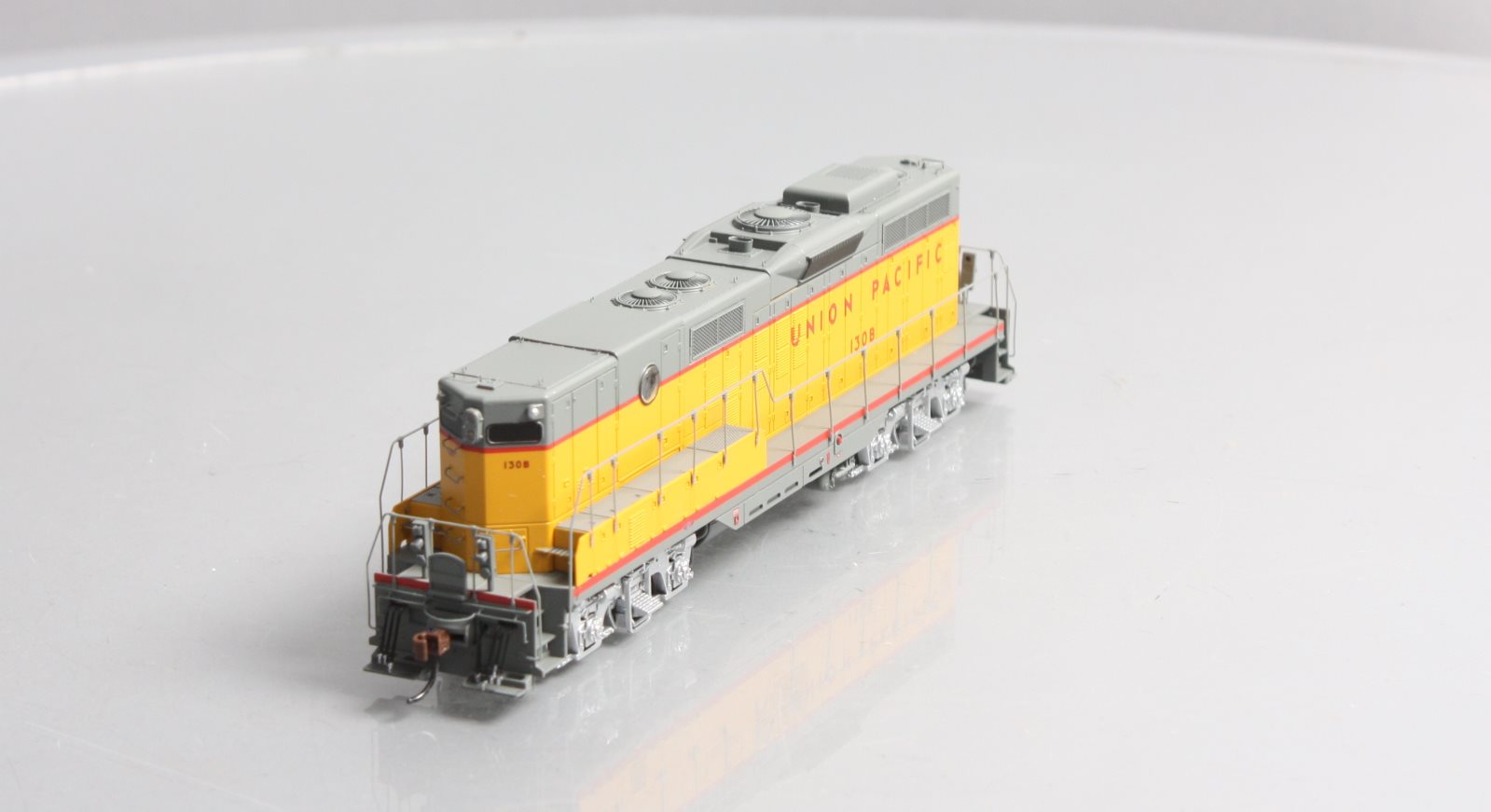 Athearn G78204 HO Union Pacific GP9B Diesel Locomotive #130B w/ DCC and Sound