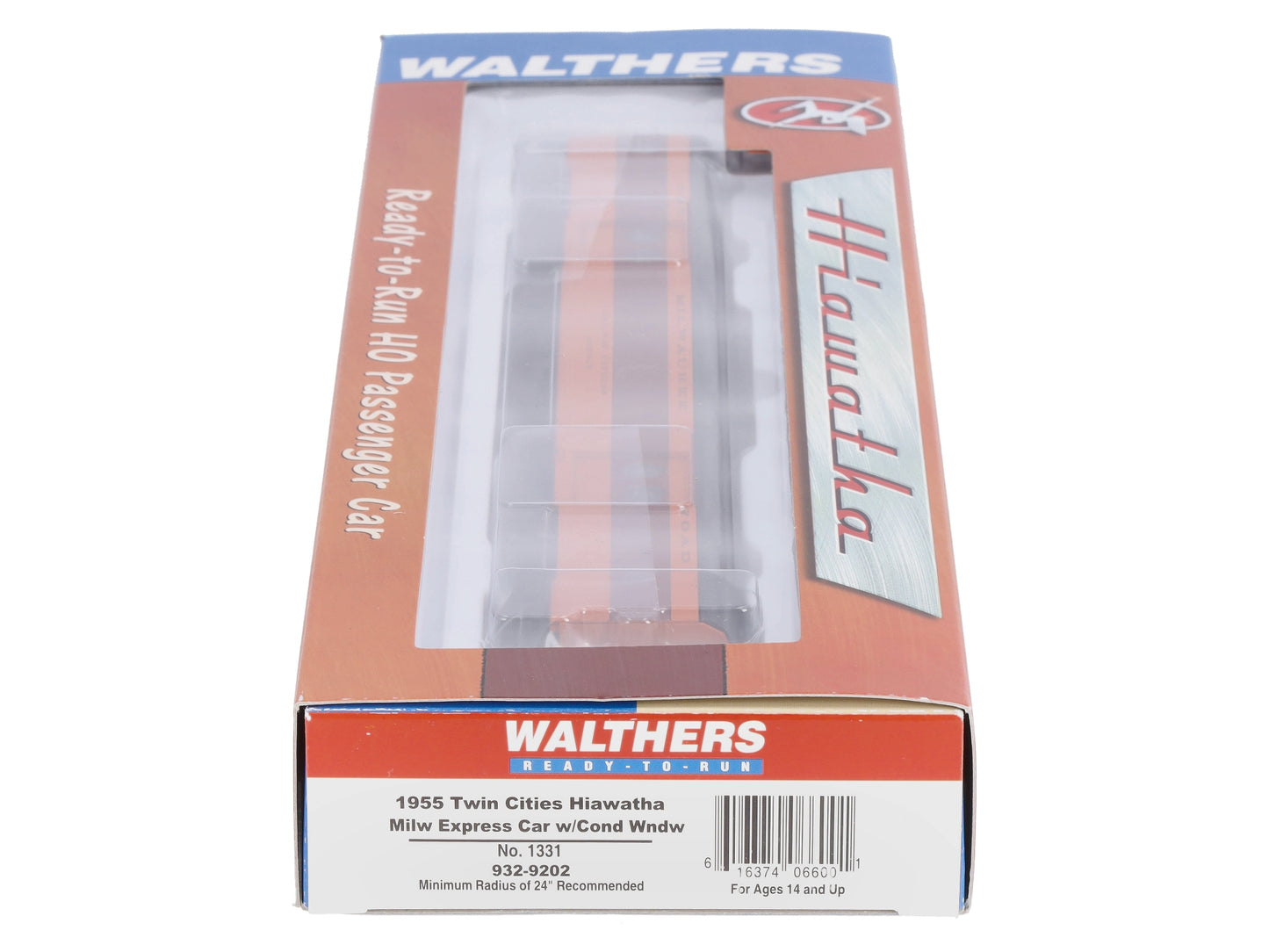 Walthers 932-9202 HO Scale Milwaukee Hiawatha Express Car w/Conductors Window