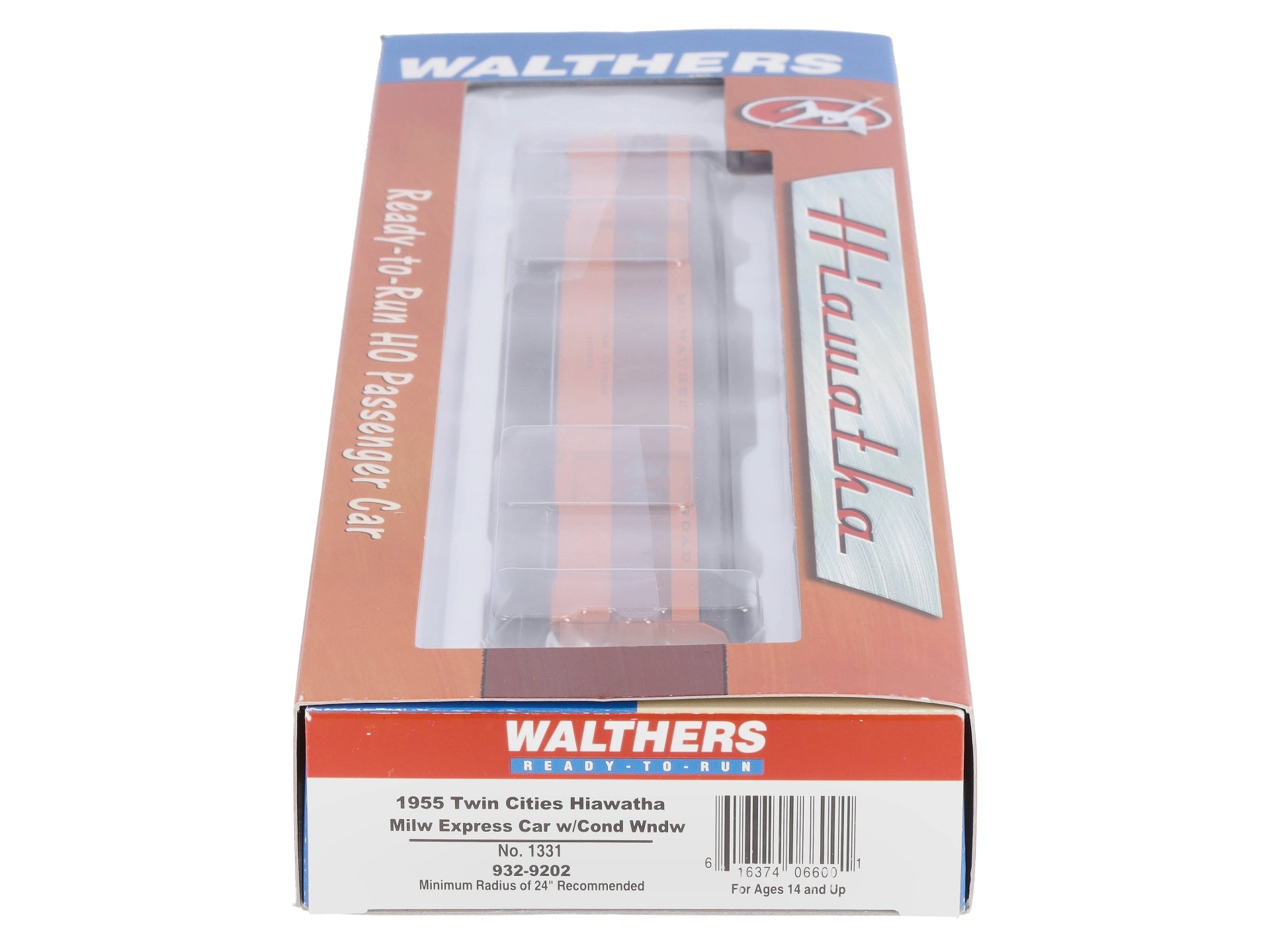 Walthers 932-9202 HO Scale Milwaukee Hiawatha Express Car w/Conductors Window