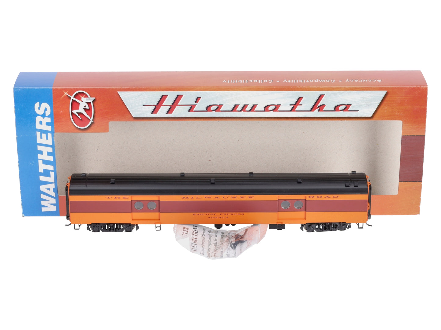 Walthers 932-9202 HO Scale Milwaukee Hiawatha Express Car w/Conductors Window