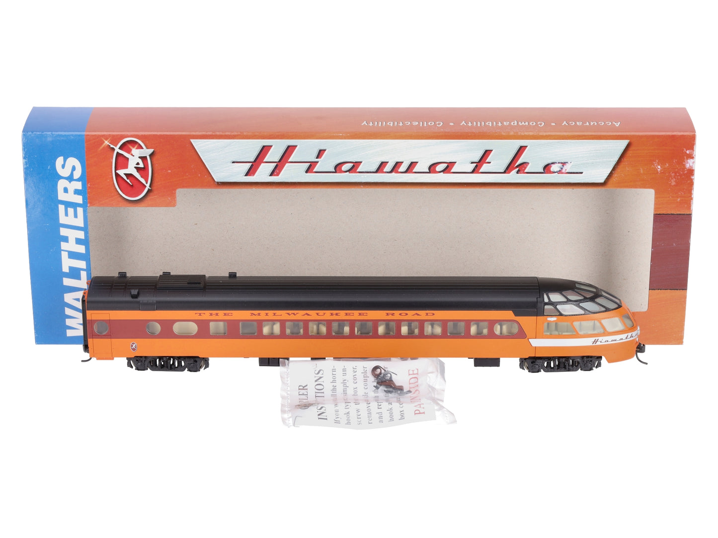 Walthers 932-9206 HO Scale Milwaukee 1955 Twin Cities Skytop Lounge Car LN/Box
