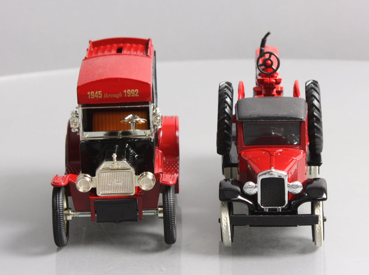 Ertl 1947 Signed Signature Edition 1913 Ford T Van & 1931 Hawkeye Tractor LN/Box