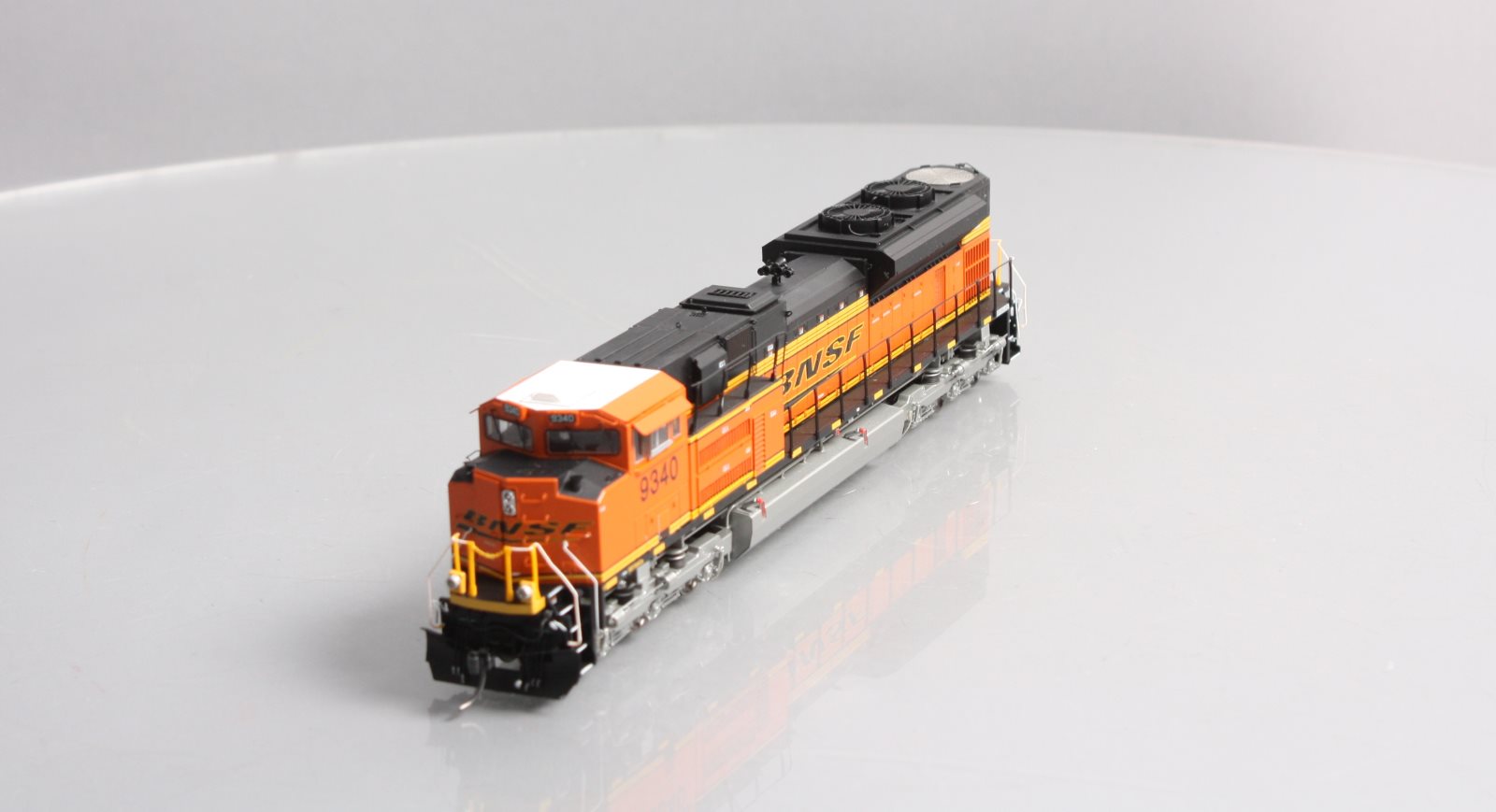 Athearn G68863 HO BNSF SD70ACe Diesel Locomotive with DCC & Sound #9340