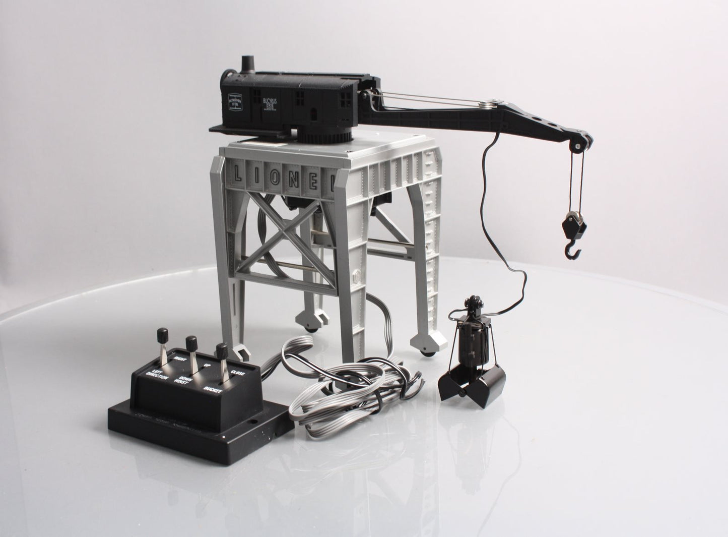 Lionel 6-24134 O Bethlehem Steel Operating Gantry Crane with Clamshell Bucket