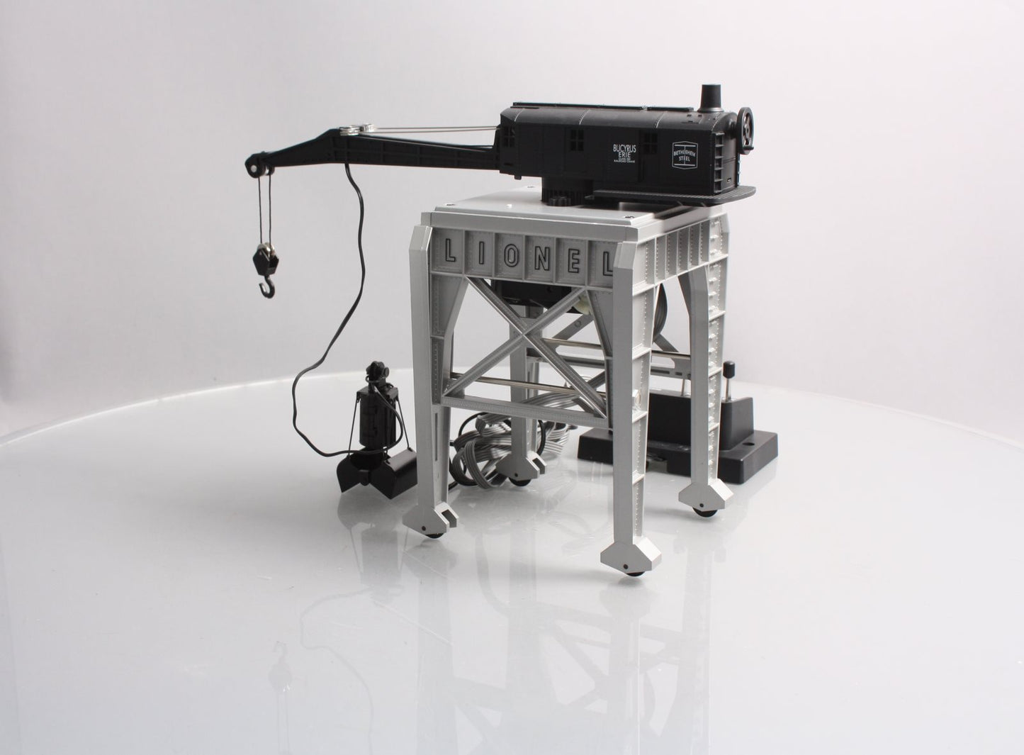 Lionel 6-24134 O Bethlehem Steel Operating Gantry Crane with Clamshell Bucket