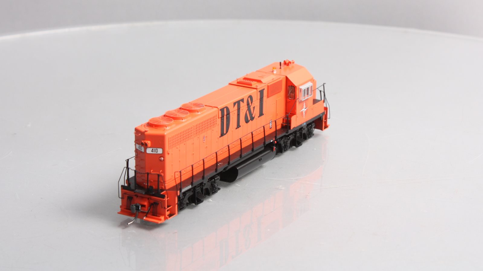 Athearn G64685 HO DT&I GP40-2 Diesel Locomotive w/DCC & Sound #410 LN/Box