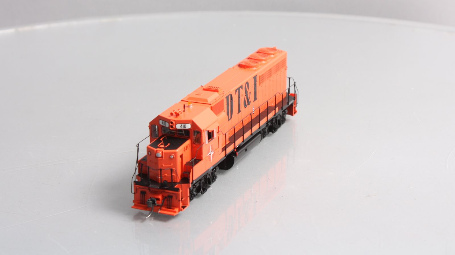 Athearn G64685 HO DT&I GP40-2 Diesel Locomotive w/DCC & Sound #410 LN/Box