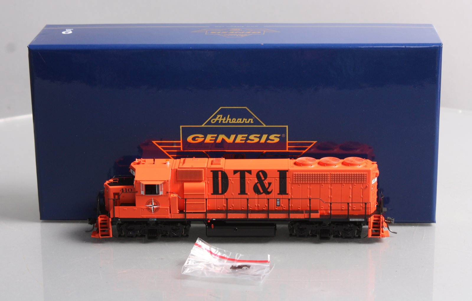 Athearn G64685 HO DT&I GP40-2 Diesel Locomotive w/DCC & Sound #410 LN/Box