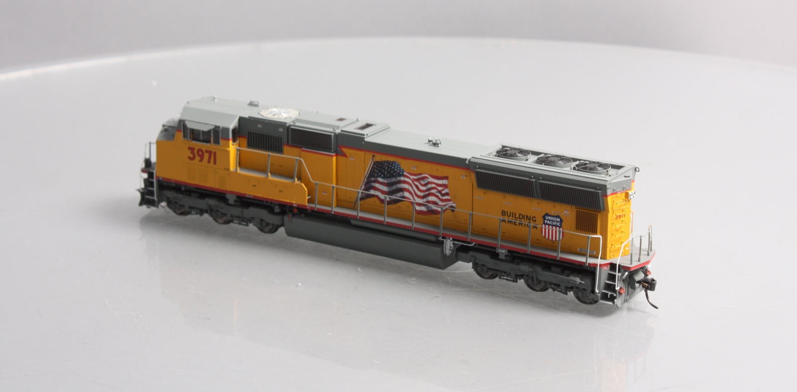 Athearn G69563 HO Union Pacific SD70M Diesel Locomotive with DCC & Sound #3971