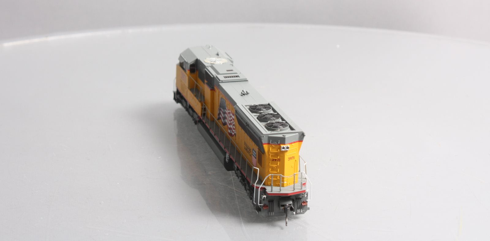 Athearn G69563 HO Union Pacific SD70M Diesel Locomotive with DCC & Sound #3971