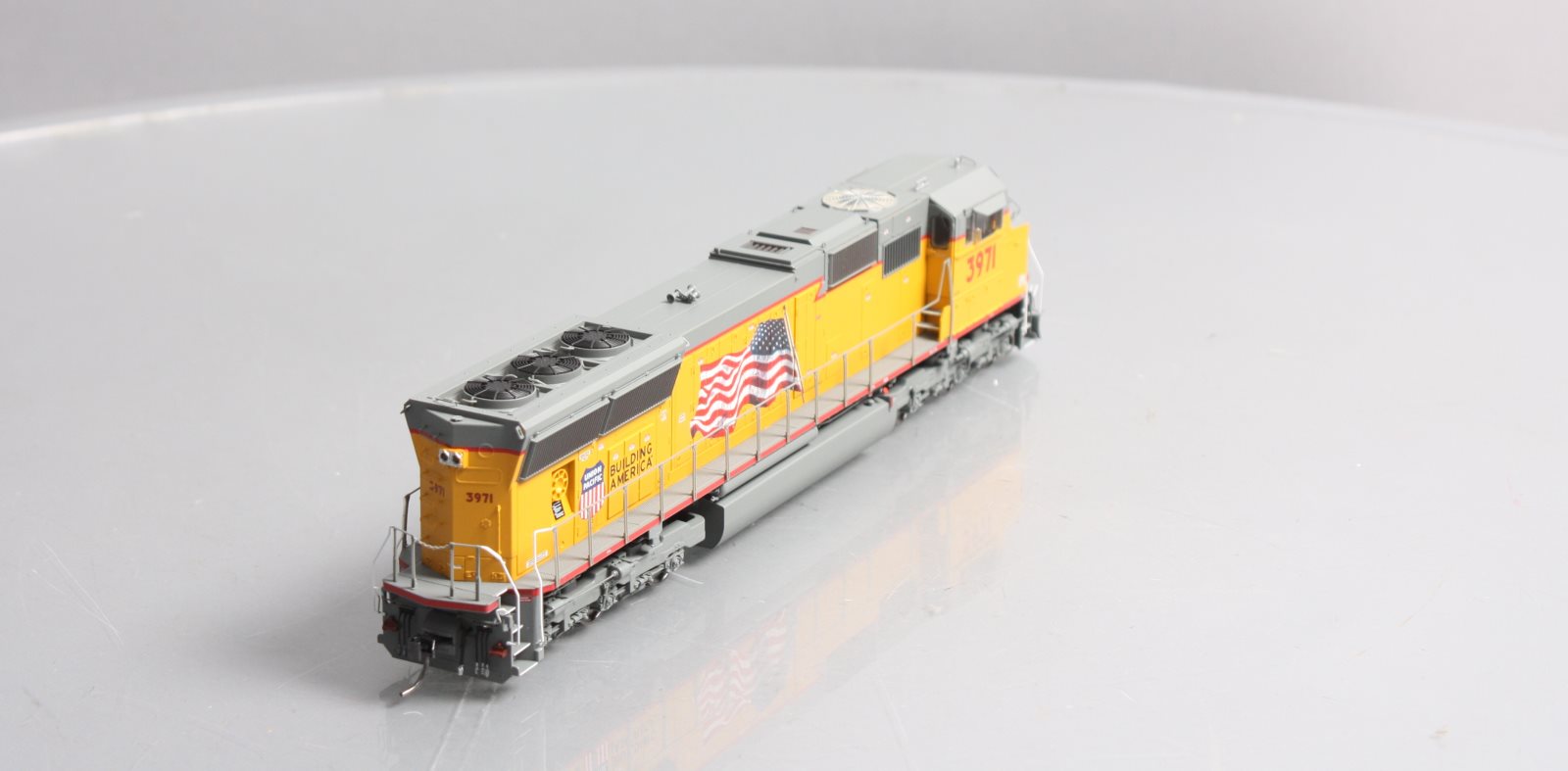 Athearn G69563 HO Union Pacific SD70M Diesel Locomotive with DCC & Sound #3971