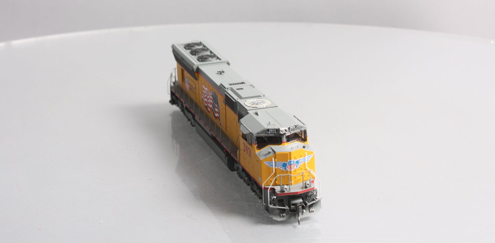 Athearn G69563 HO Union Pacific SD70M Diesel Locomotive with DCC & Sound #3971