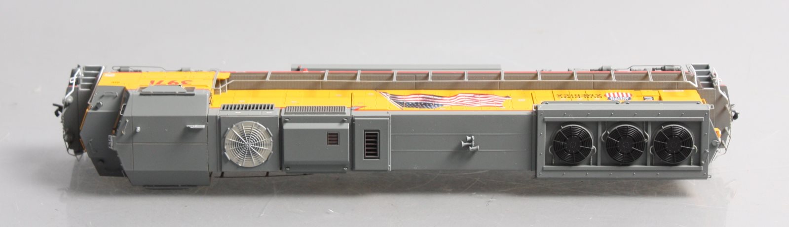 Athearn G69563 HO Union Pacific SD70M Diesel Locomotive with DCC & Sound #3971