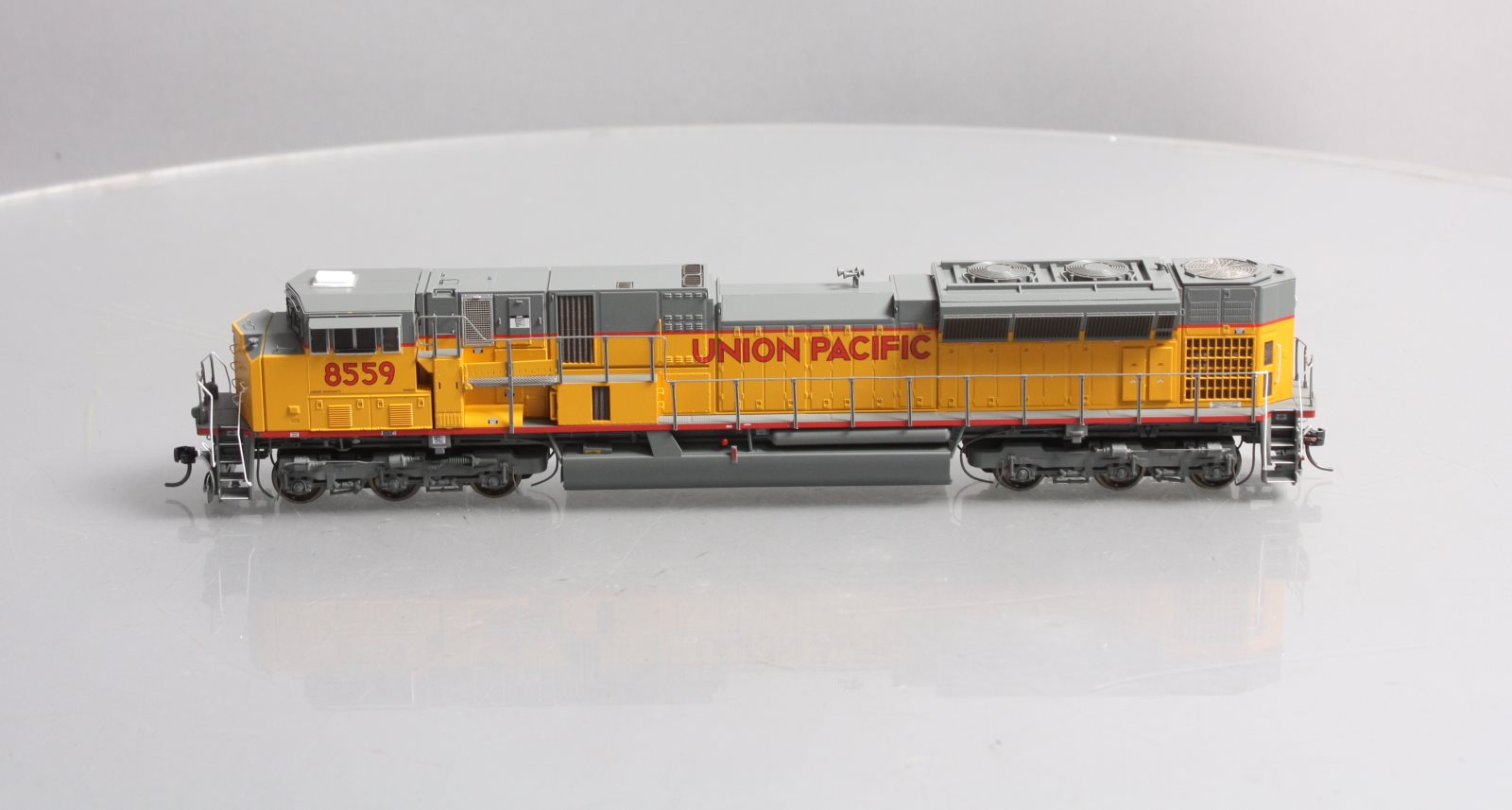 Athearn G27329 HO Union Pacific G2 SD90MAC-H Phase II Diesel Locomotive #8559