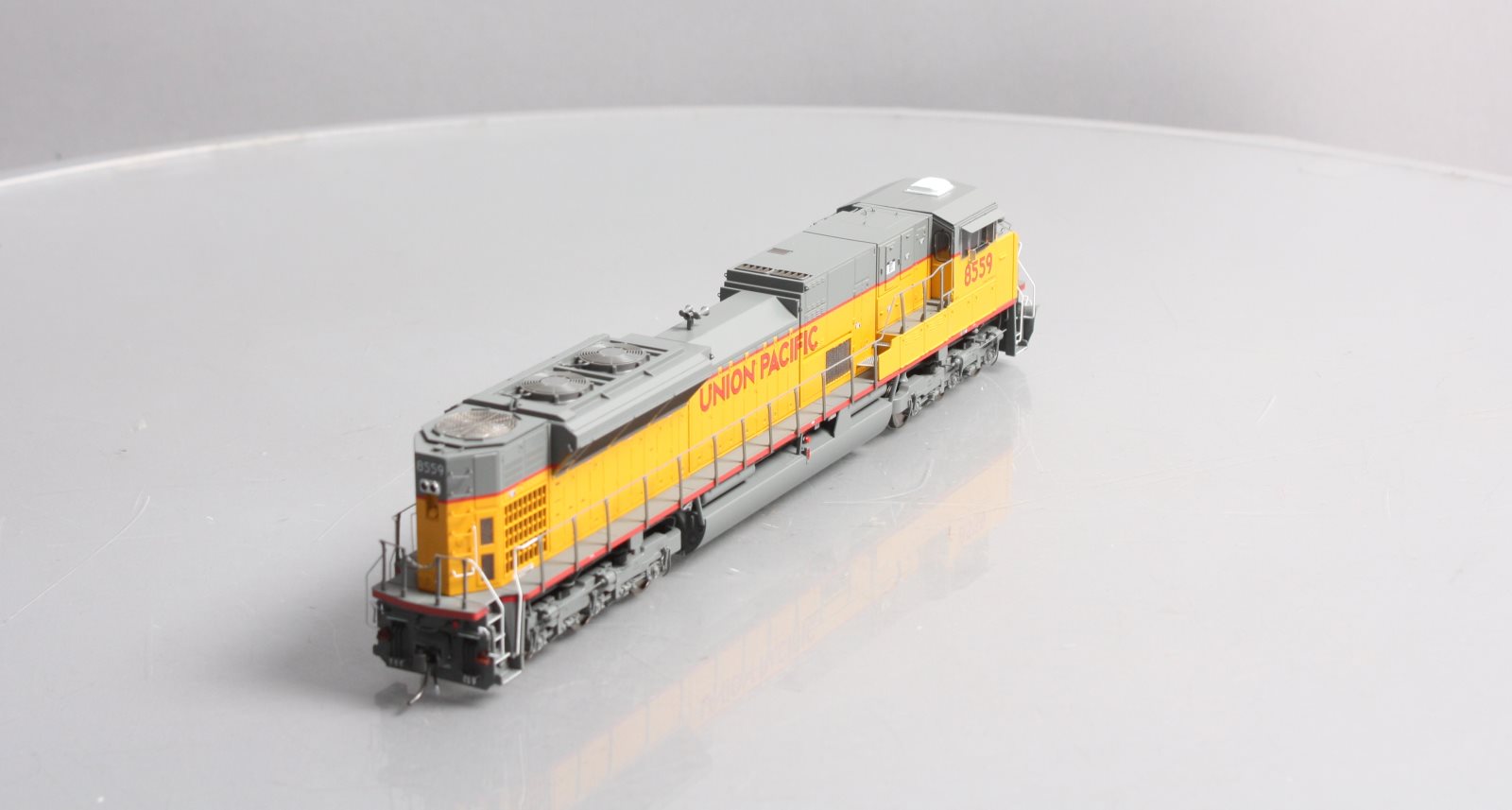 Athearn G27329 HO Union Pacific G2 SD90MAC-H Phase II Diesel