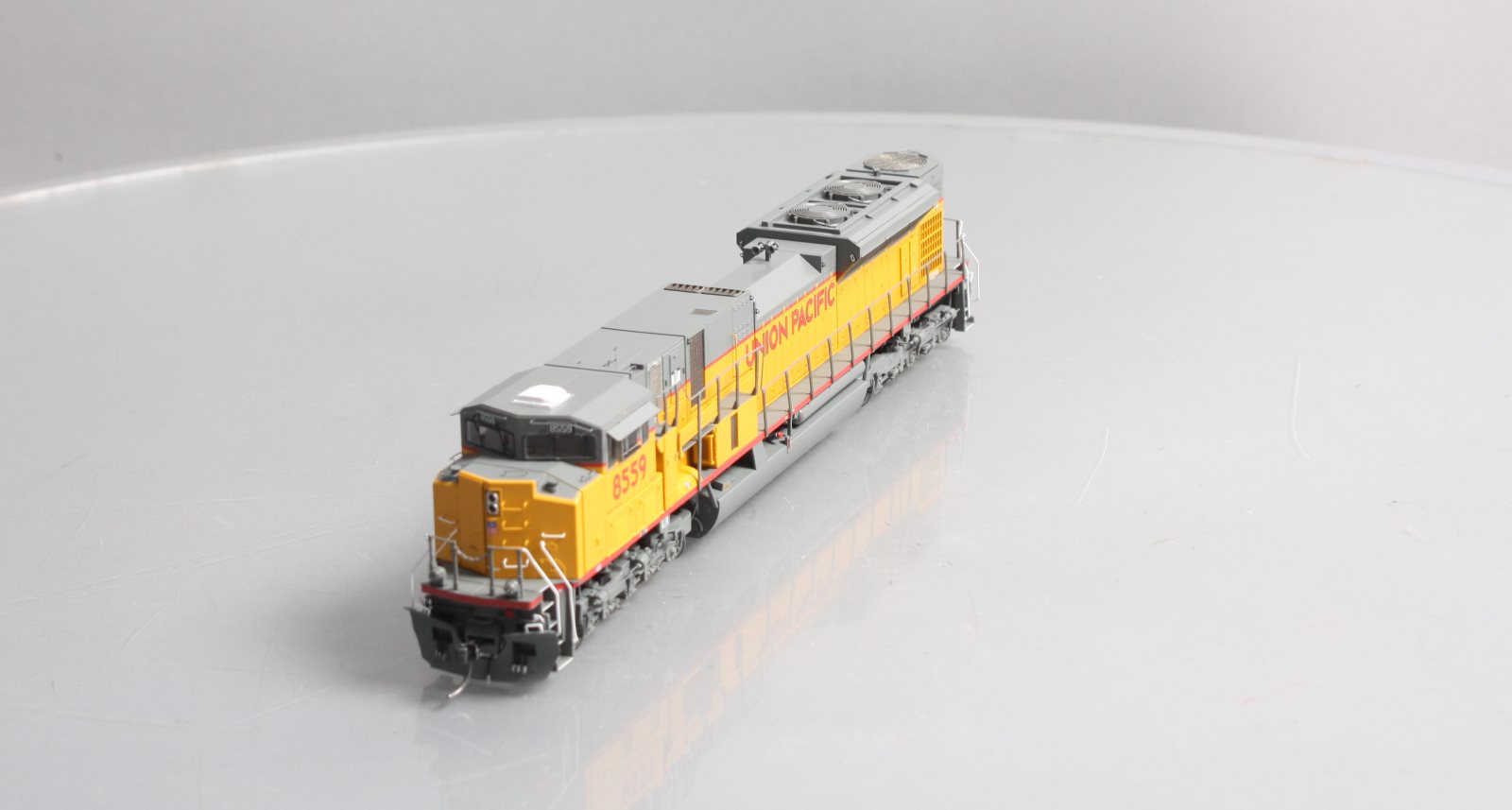 Athearn G27329 HO Union Pacific G2 SD90MAC-H Phase II Diesel Locomotive #8559