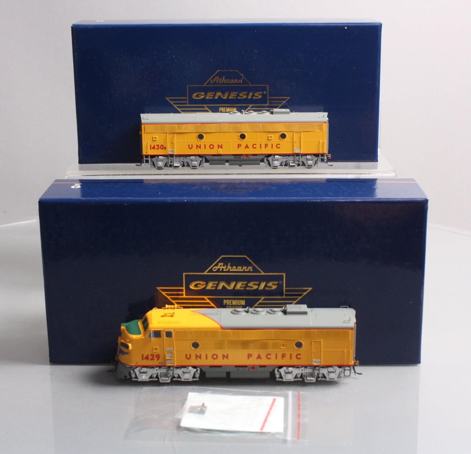 Athearn G22855 HO Union Pacific F3 A/B Diesel Loco w/DCC & Sound #1429/#1430B