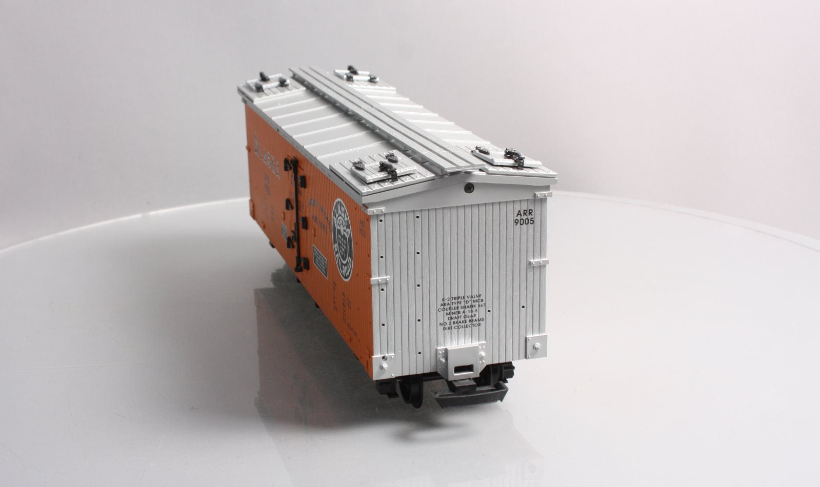 USA Trains R16204A G Alaska Railroad Orange Refrigerator Car #9005