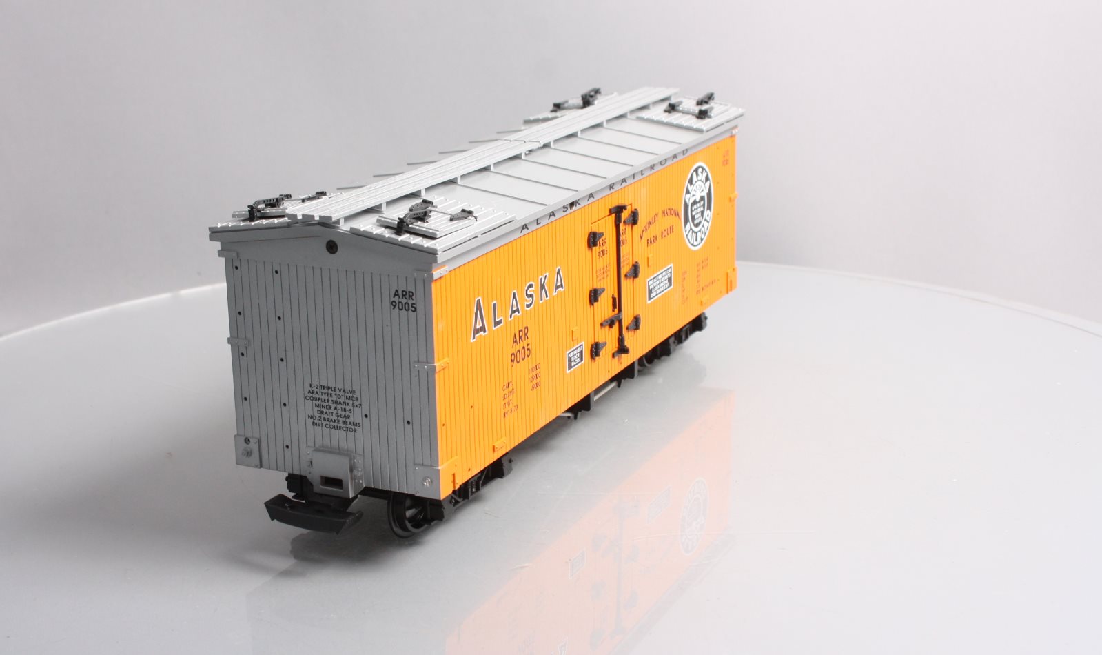 USA Trains R16204A G Alaska Railroad Orange Refrigerator Car #9005