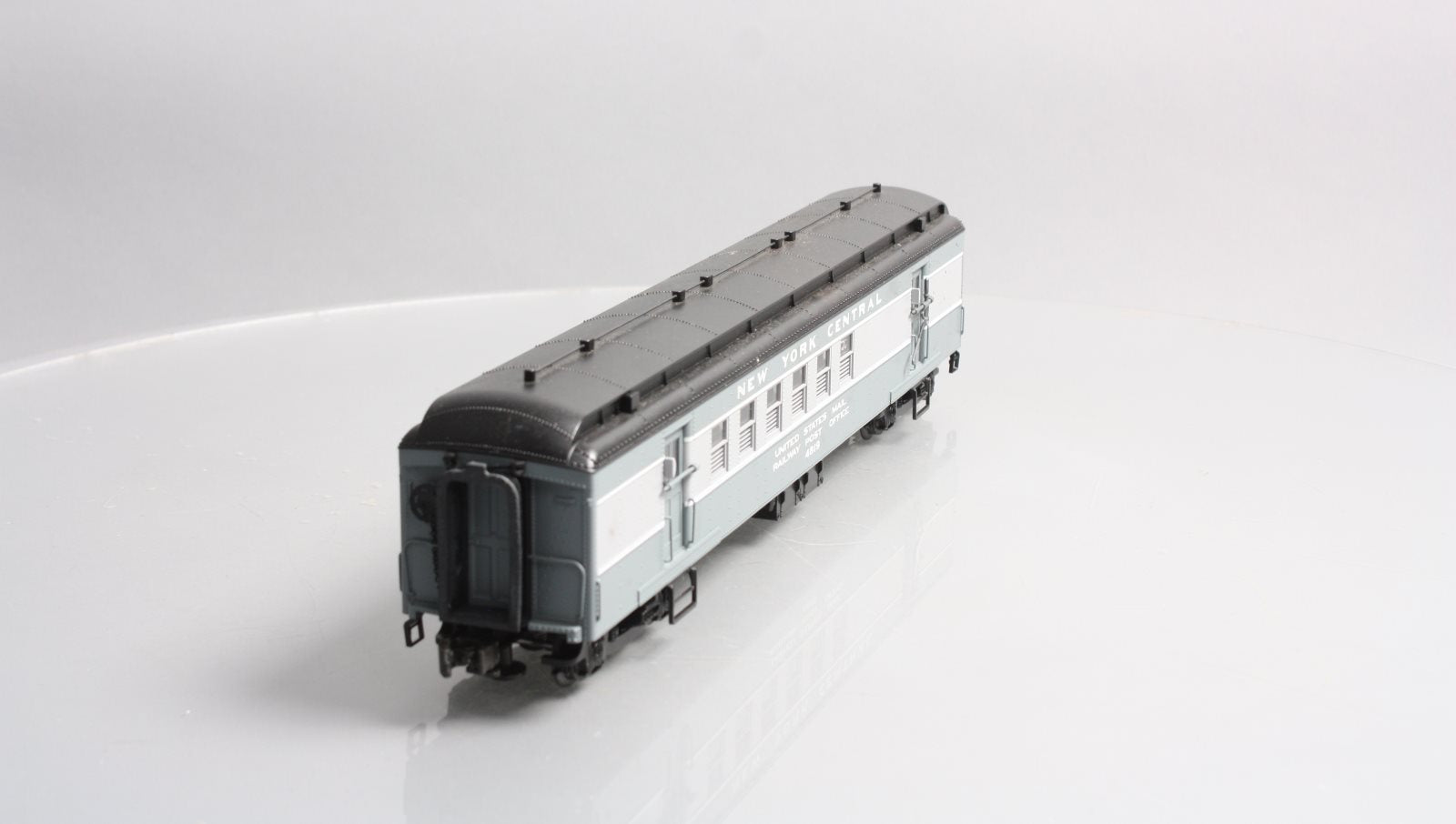 Lionel 6-85343 O New York Central Heavyweight RPO Passenger Car