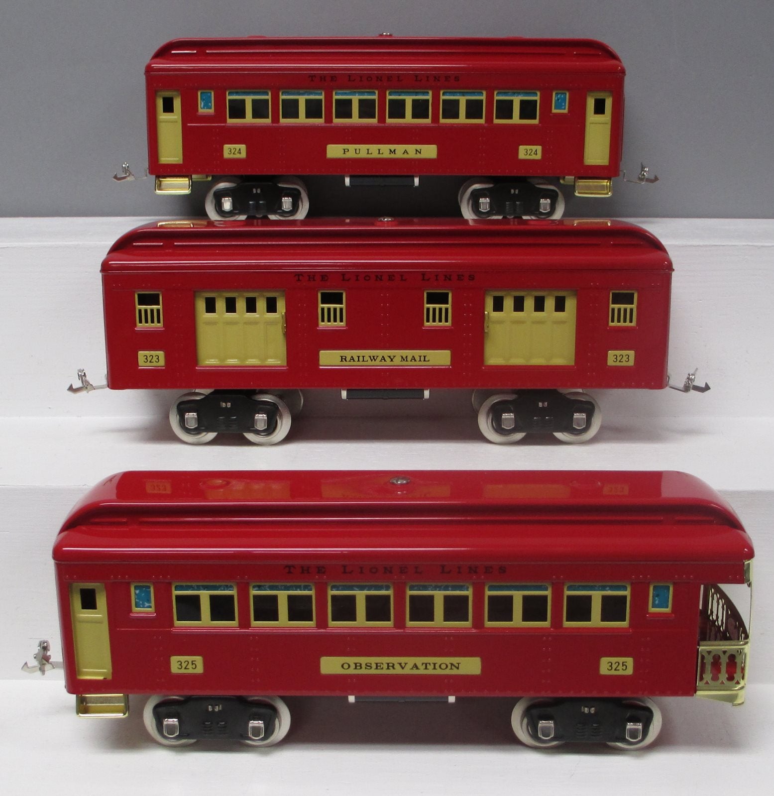 Lionel 6-13402 Standard Red Tinplate Passenger Cars #323, 324, 325 (Pack of 3) LN/Box