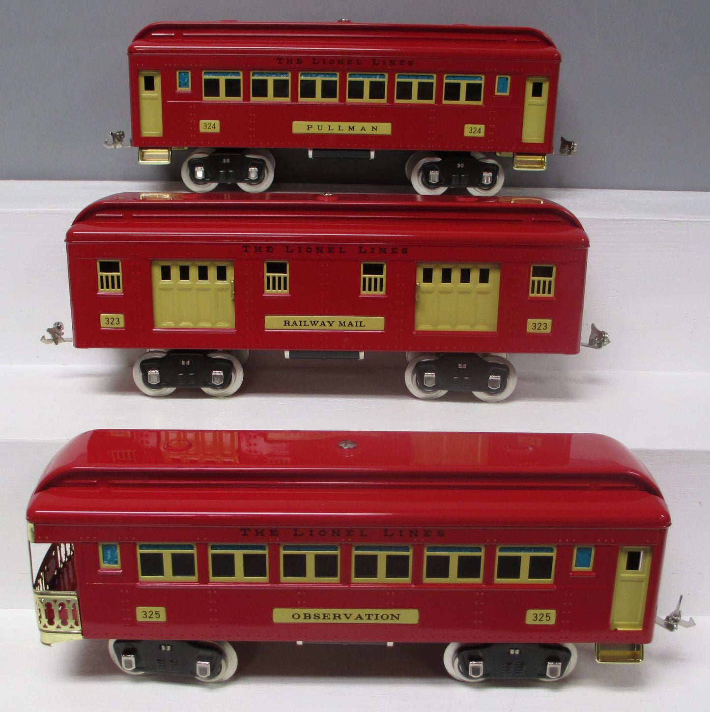 Lionel 6-13402 Standard Red Tinplate Passenger Cars #323, 324, 325 (Pack of 3) LN/Box