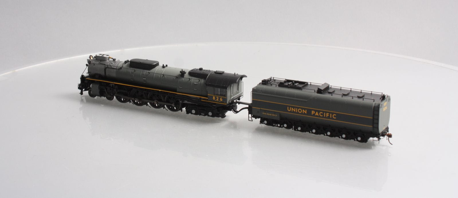 Athearn G9203 HO Union Pacific FEF-2 Steam Locomotive & Tender #826 w/DCC/SND LN/Box