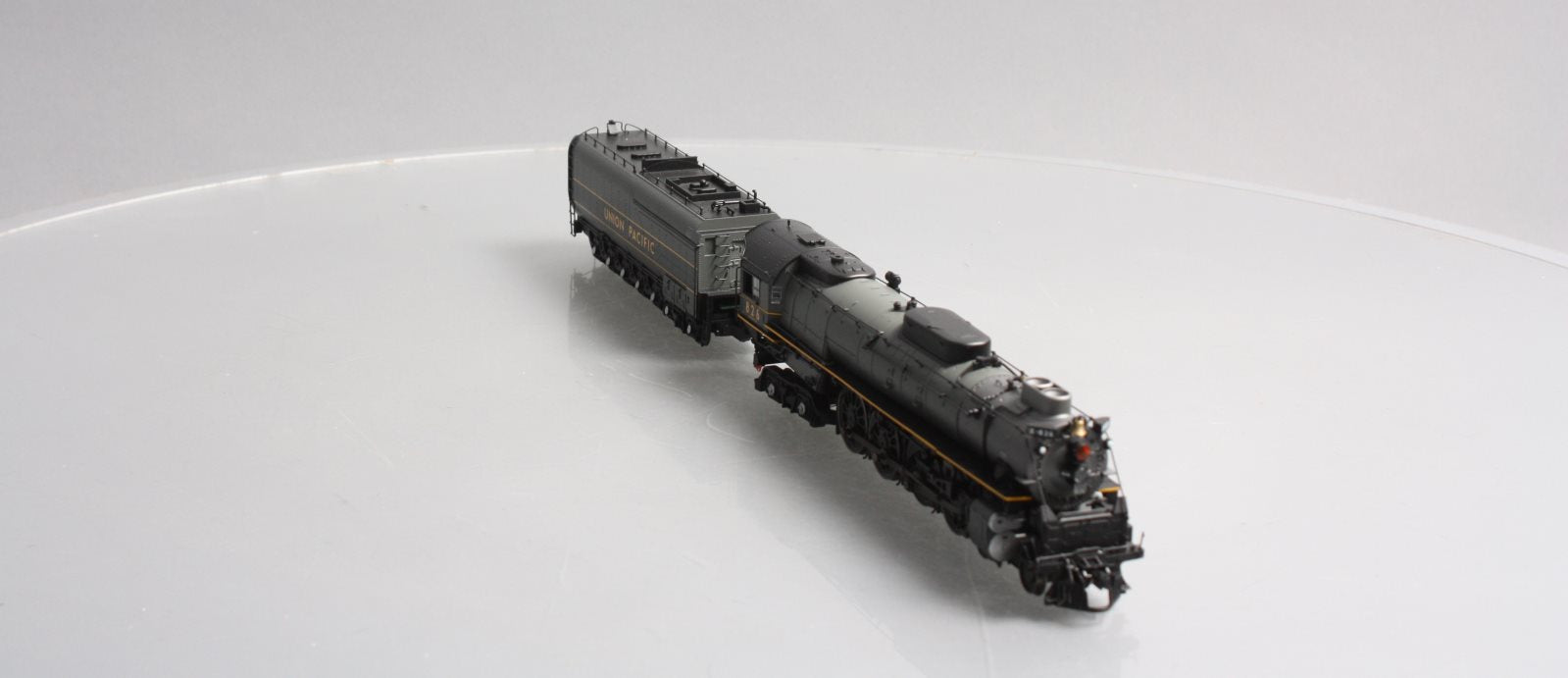 Athearn G9203 HO Union Pacific FEF-2 Steam Locomotive & Tender #826 w/DCC/SND LN/Box
