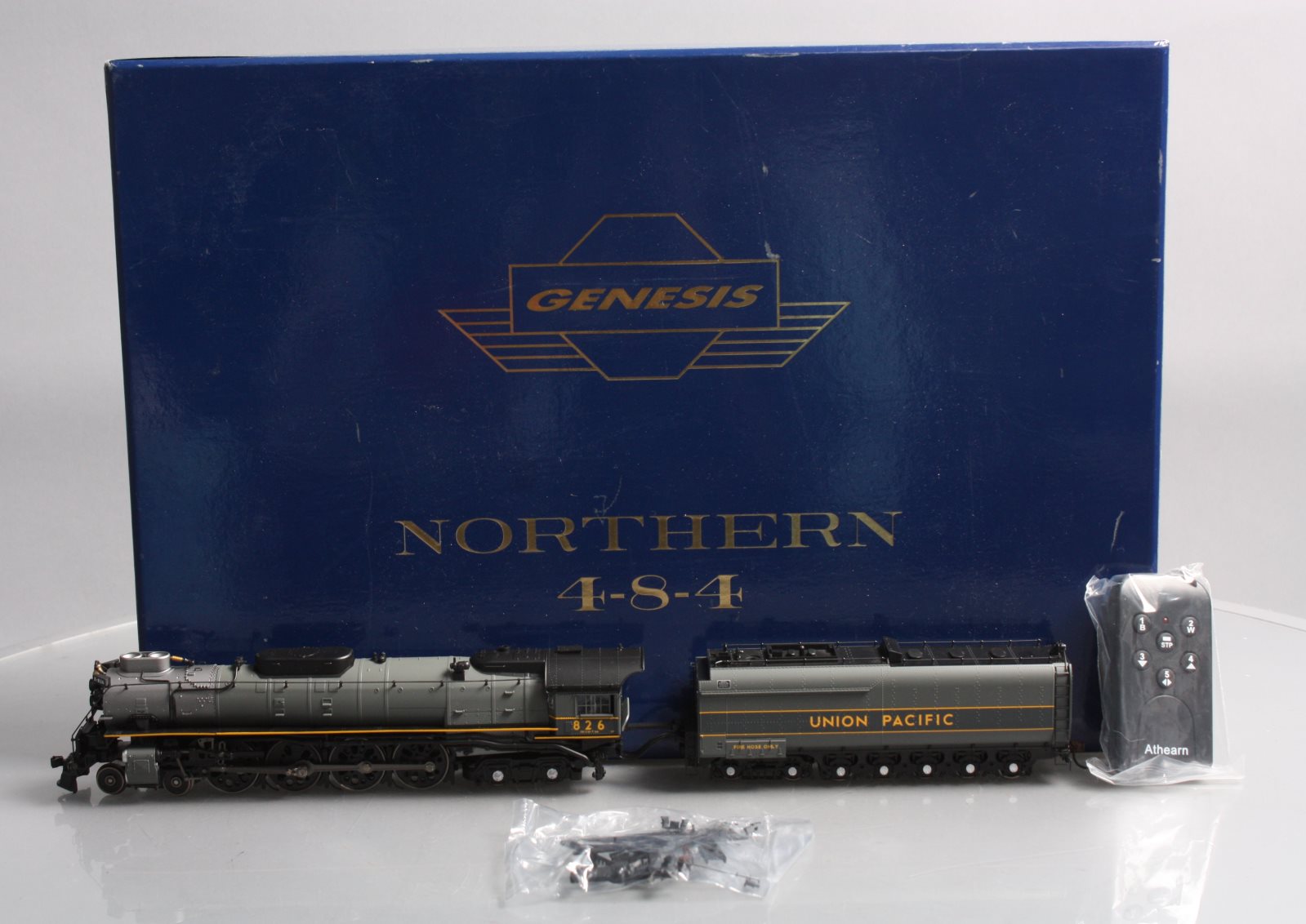 Athearn G9203 HO Union Pacific FEF-2 Steam Locomotive & Tender #826 w/DCC/SND LN/Box