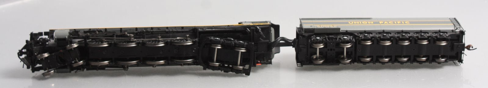 Athearn G9203 HO Union Pacific FEF-2 Steam Locomotive & Tender #826 w/DCC/SND LN/Box