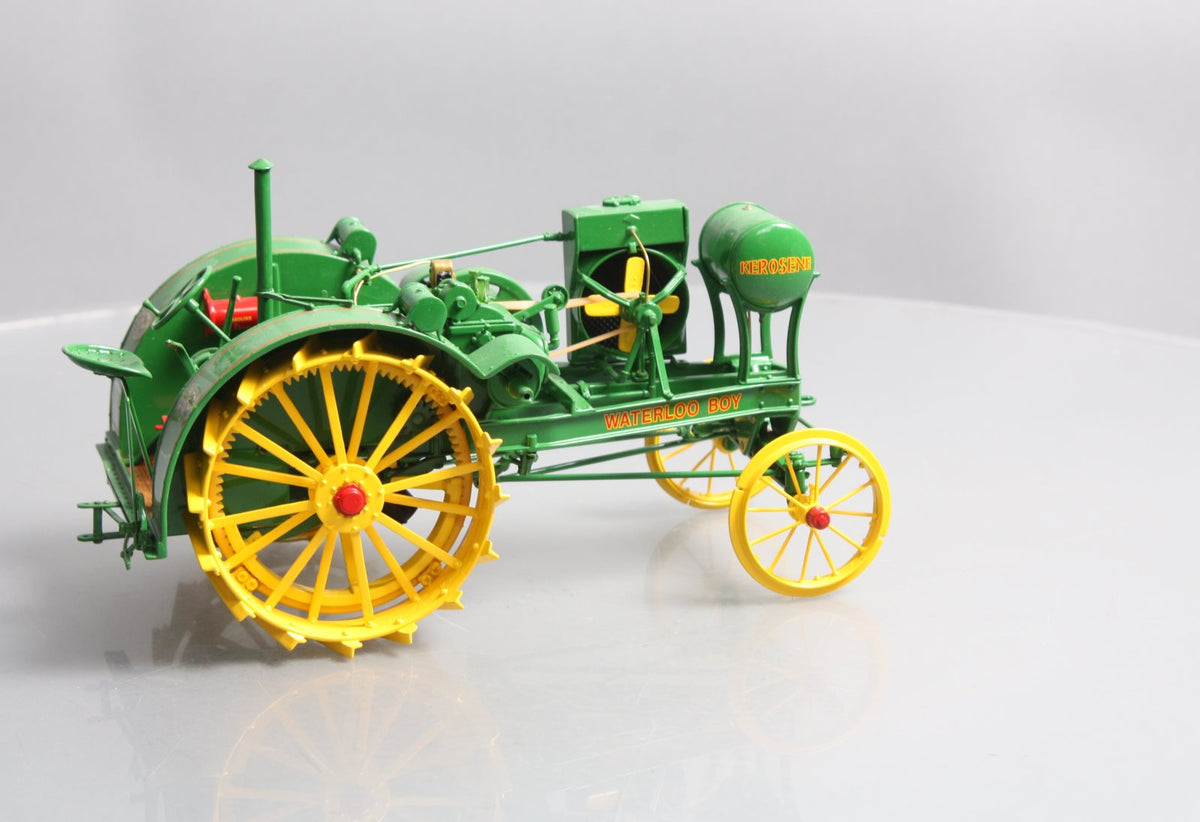 Ertl 15013 1:16 Scale John Deere The Waterloo Boy Tractor LN/Box