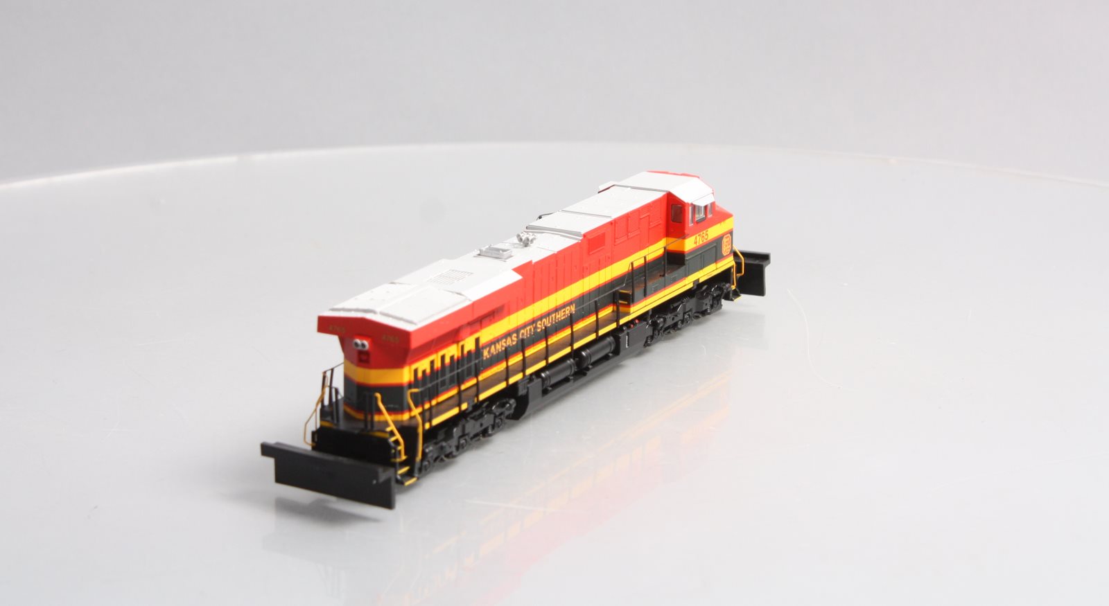 Walthers 910-10171 HO KCS GE ES44AC Diesel Locomotive #4765 - Standard DC