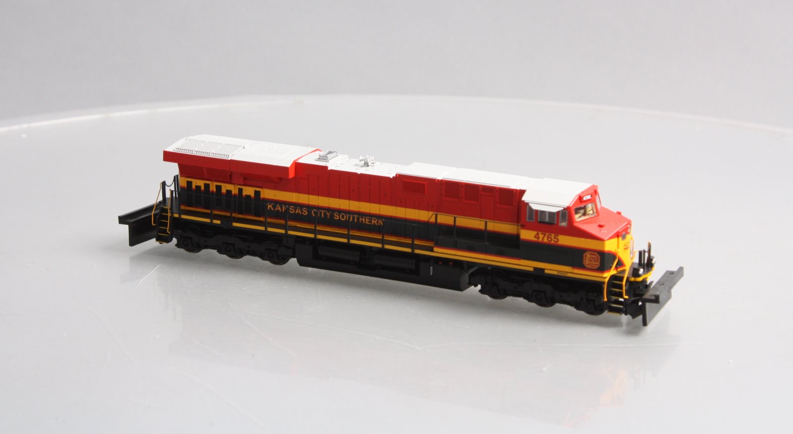 Walthers 910-10171 HO KCS GE ES44AC Diesel Locomotive #4765 - Standard DC