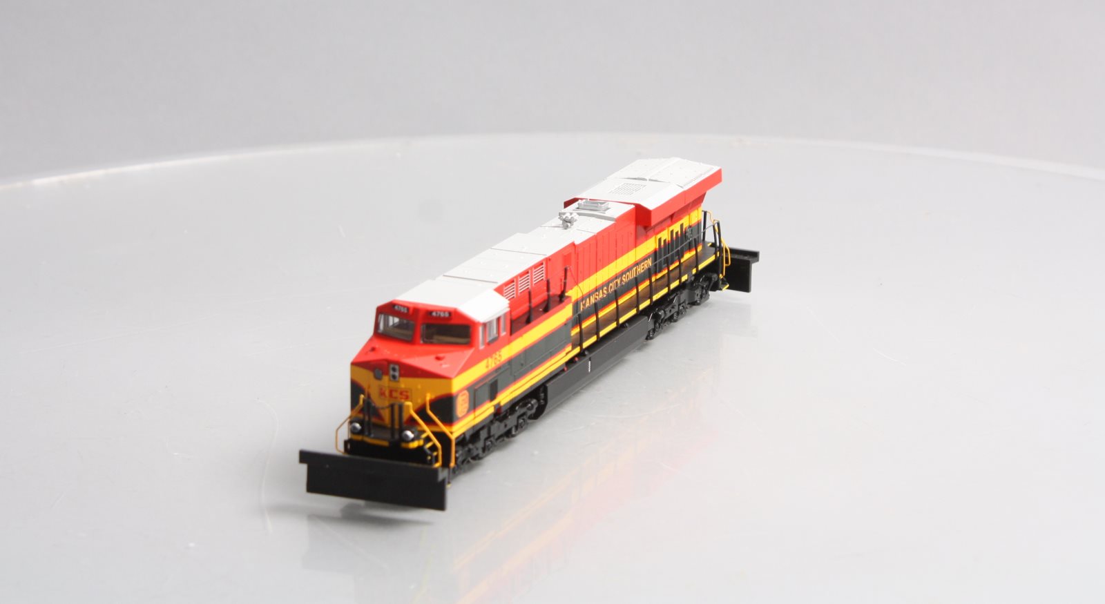 Walthers 910-10171 HO KCS GE ES44AC Diesel Locomotive #4765 - Standard DC