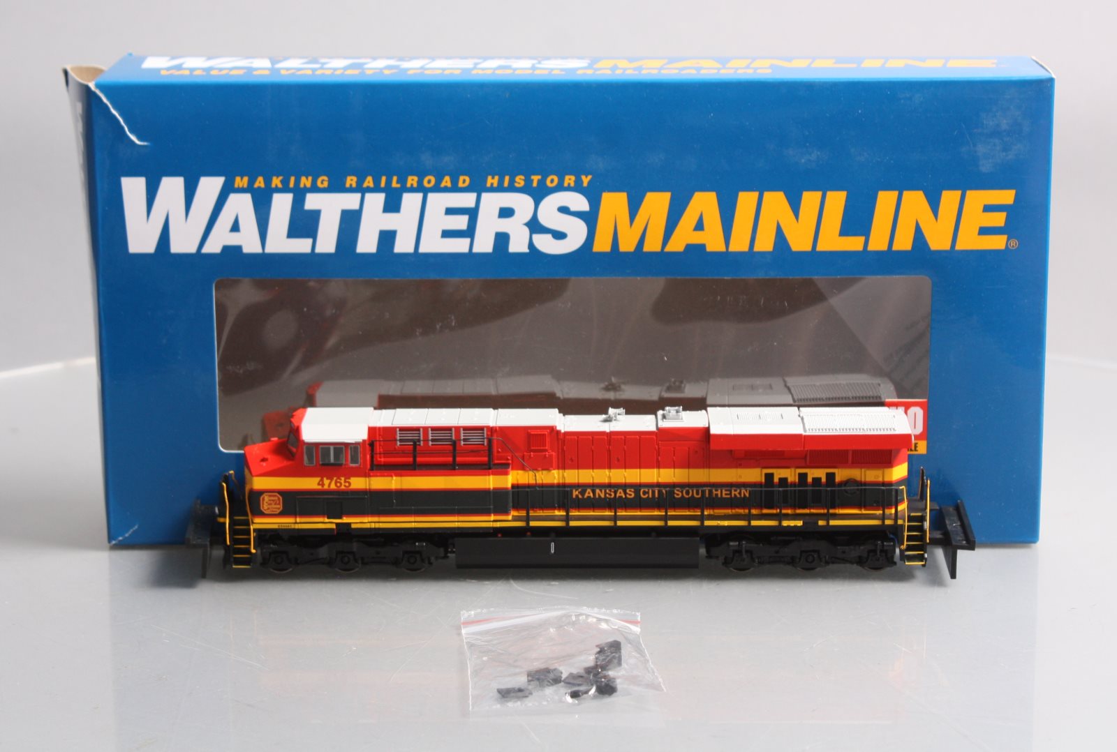 Walthers 910-10171 HO KCS GE ES44AC Diesel Locomotive #4765 - Standard DC