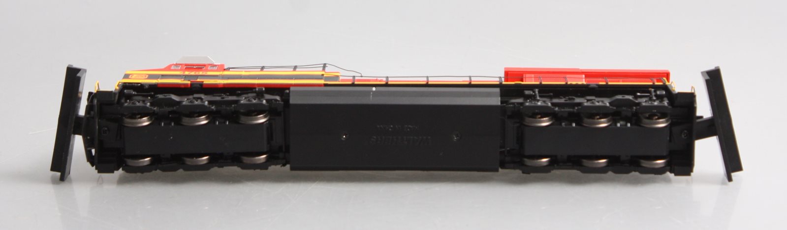 Walthers 910-10171 HO KCS GE ES44AC Diesel Locomotive #4765 - Standard DC