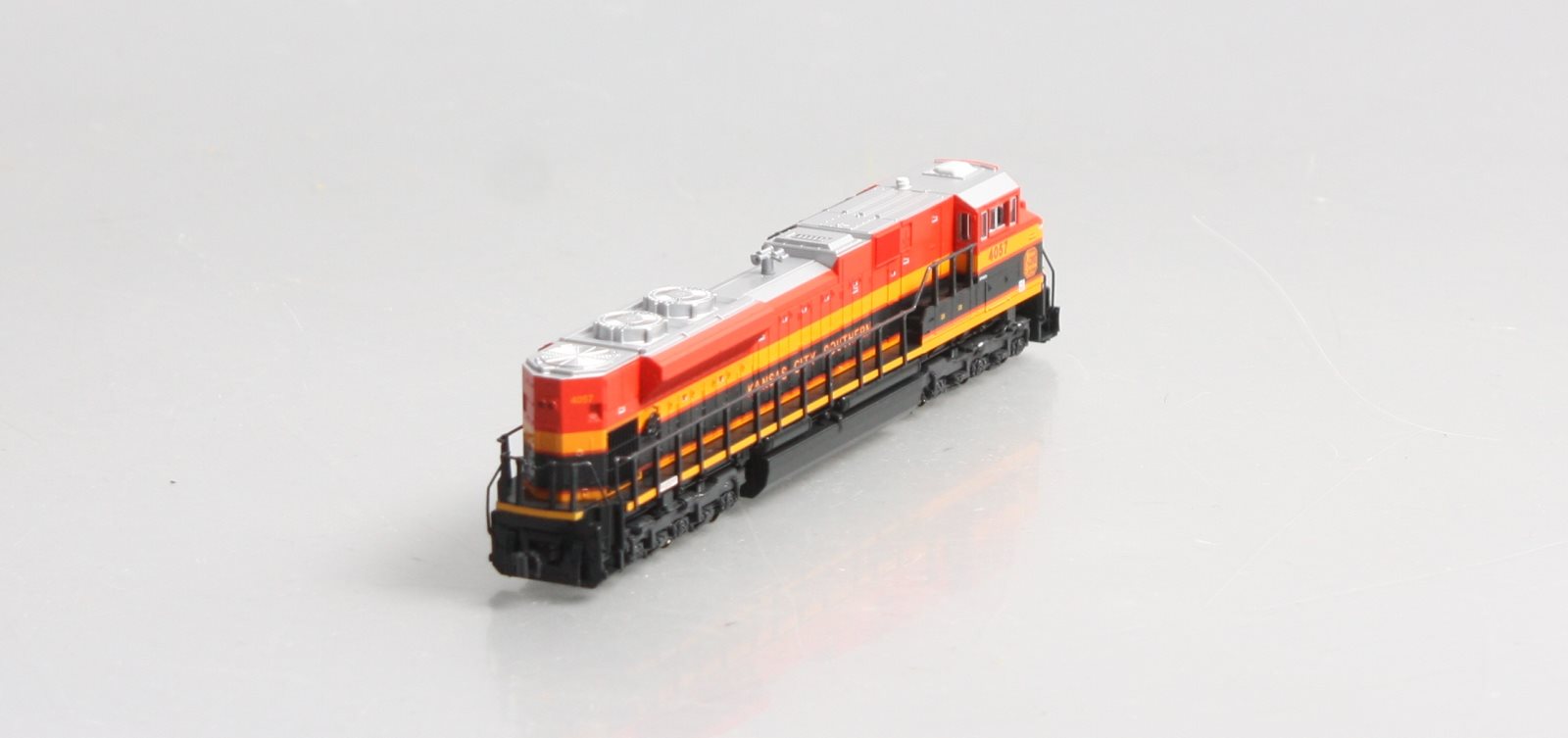 Kato 176-8432 N Kansas City Southern SD70ACe Diesel Locomotive #4057