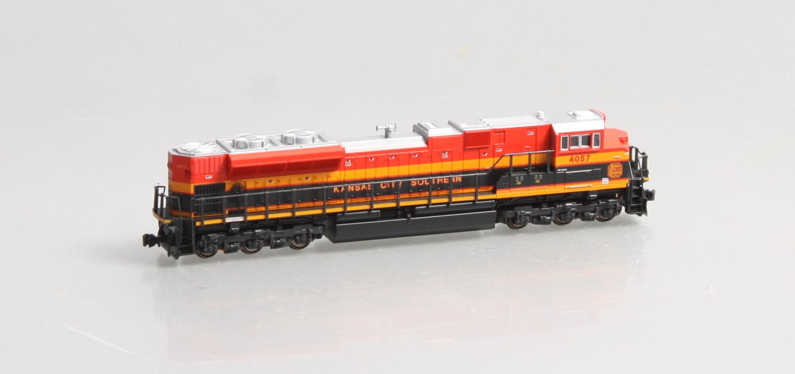 Kato 176-8432 N Kansas City Southern SD70ACe Diesel Locomotive #4057