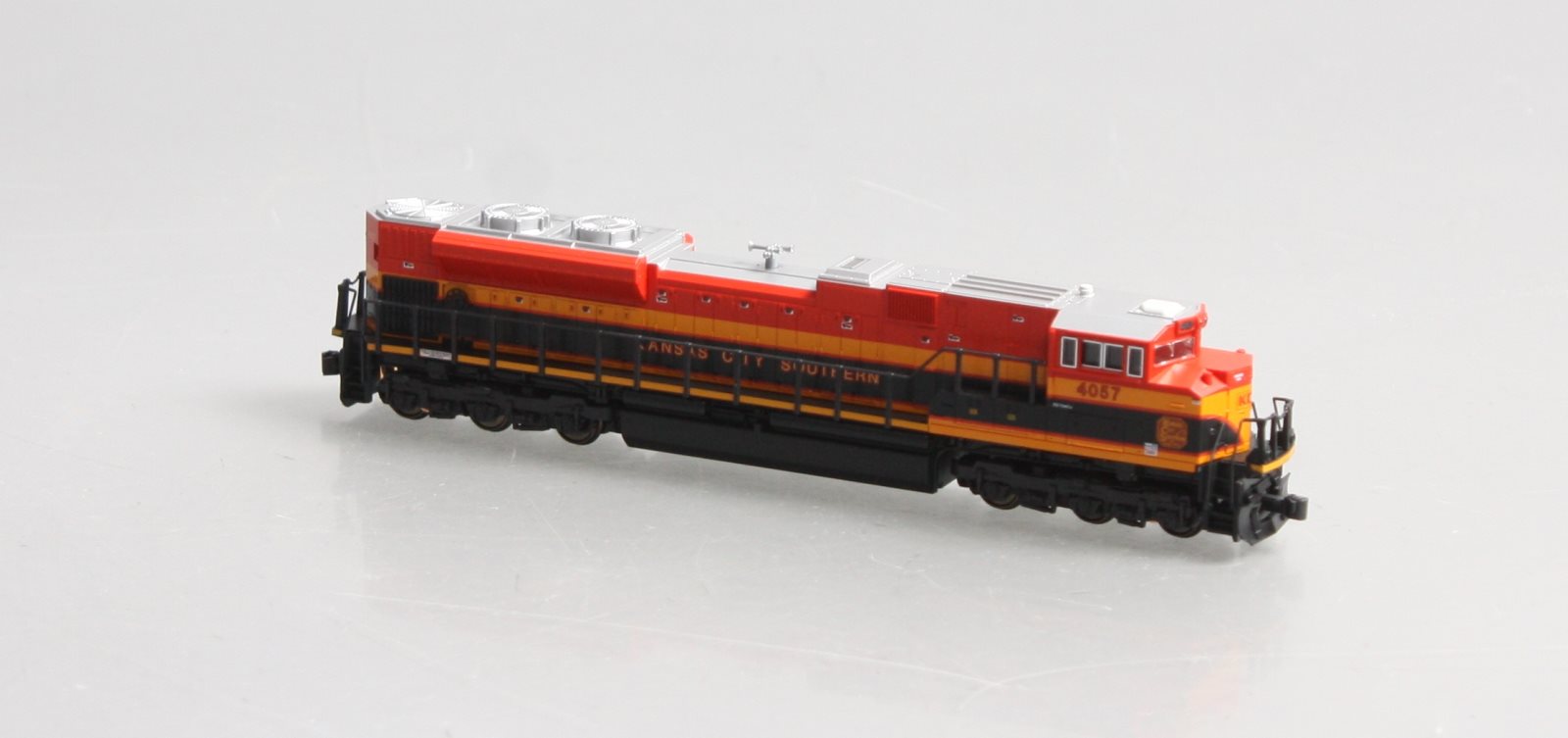 Kato 176-8432 N Kansas City Southern SD70ACe Diesel Locomotive #4057