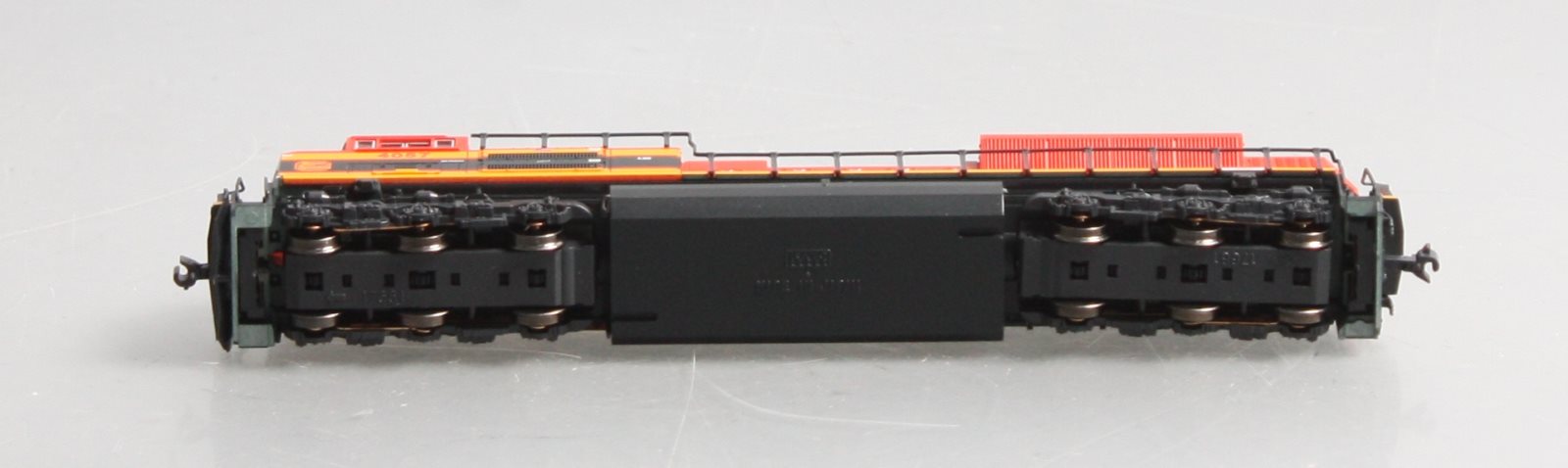Kato 176-8432 N Kansas City Southern SD70ACe Diesel Locomotive #4057
