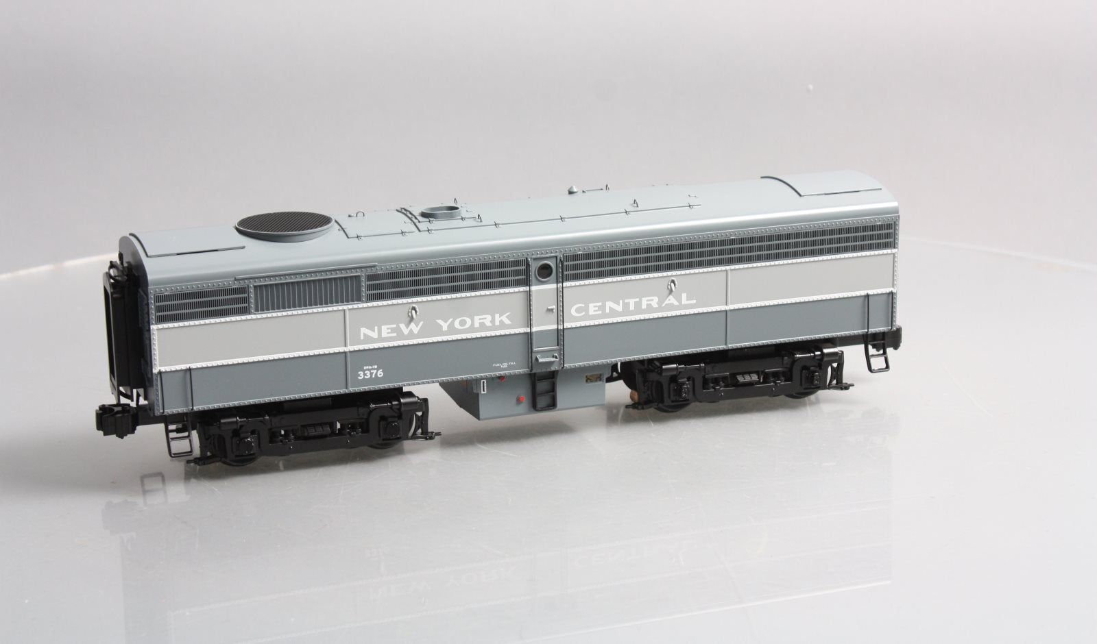 Lionel 2333129 O New York Central SuperBass FB-2 Diesel B Unit #3376 w LEGACY