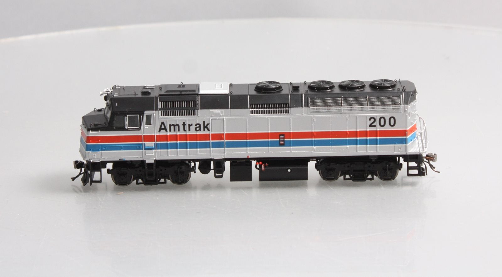 Rapido Trains 80030 HO Amtrak EMD F40PH - Standard DC #200