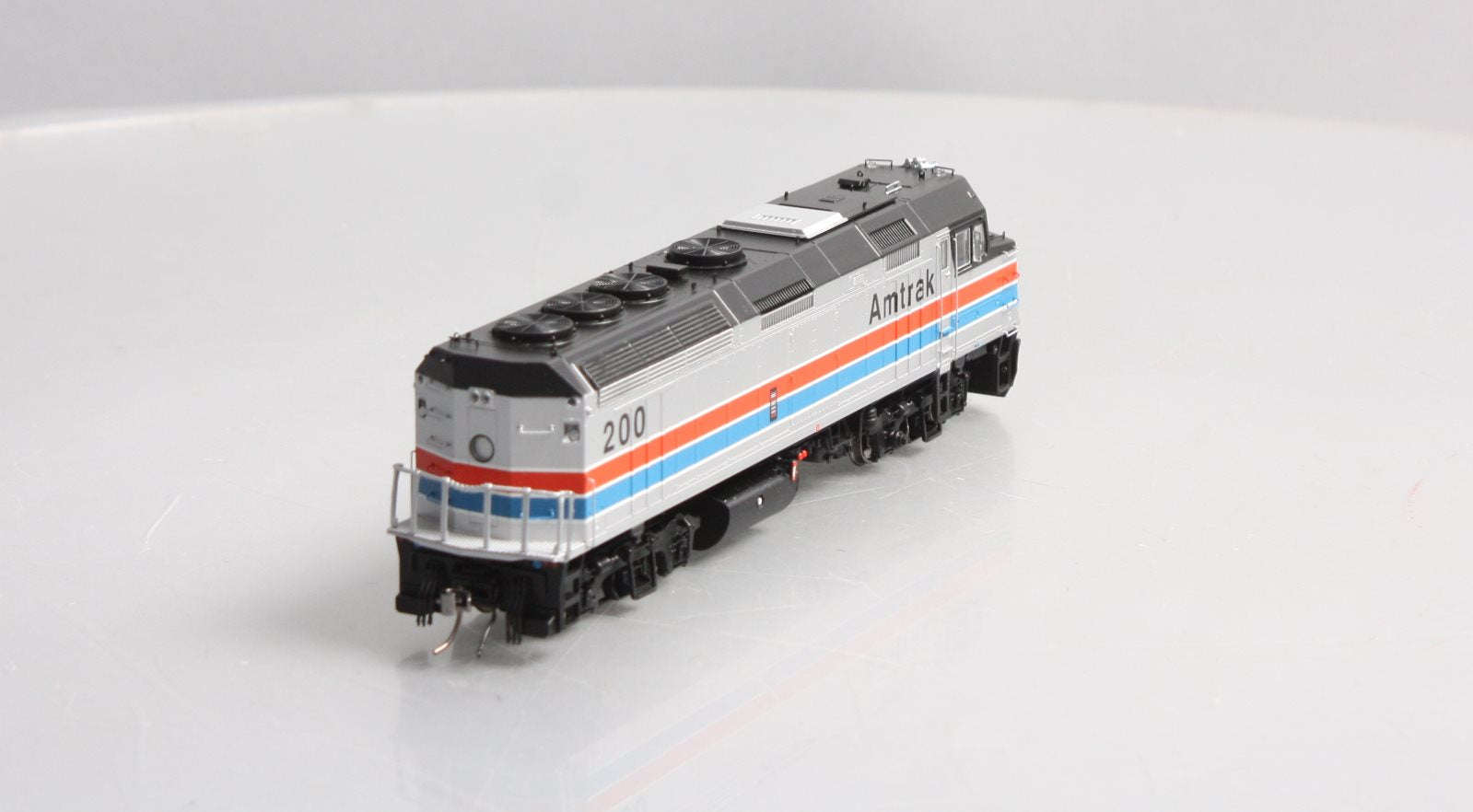 Rapido Trains 80030 HO Amtrak EMD F40PH - Standard DC #200