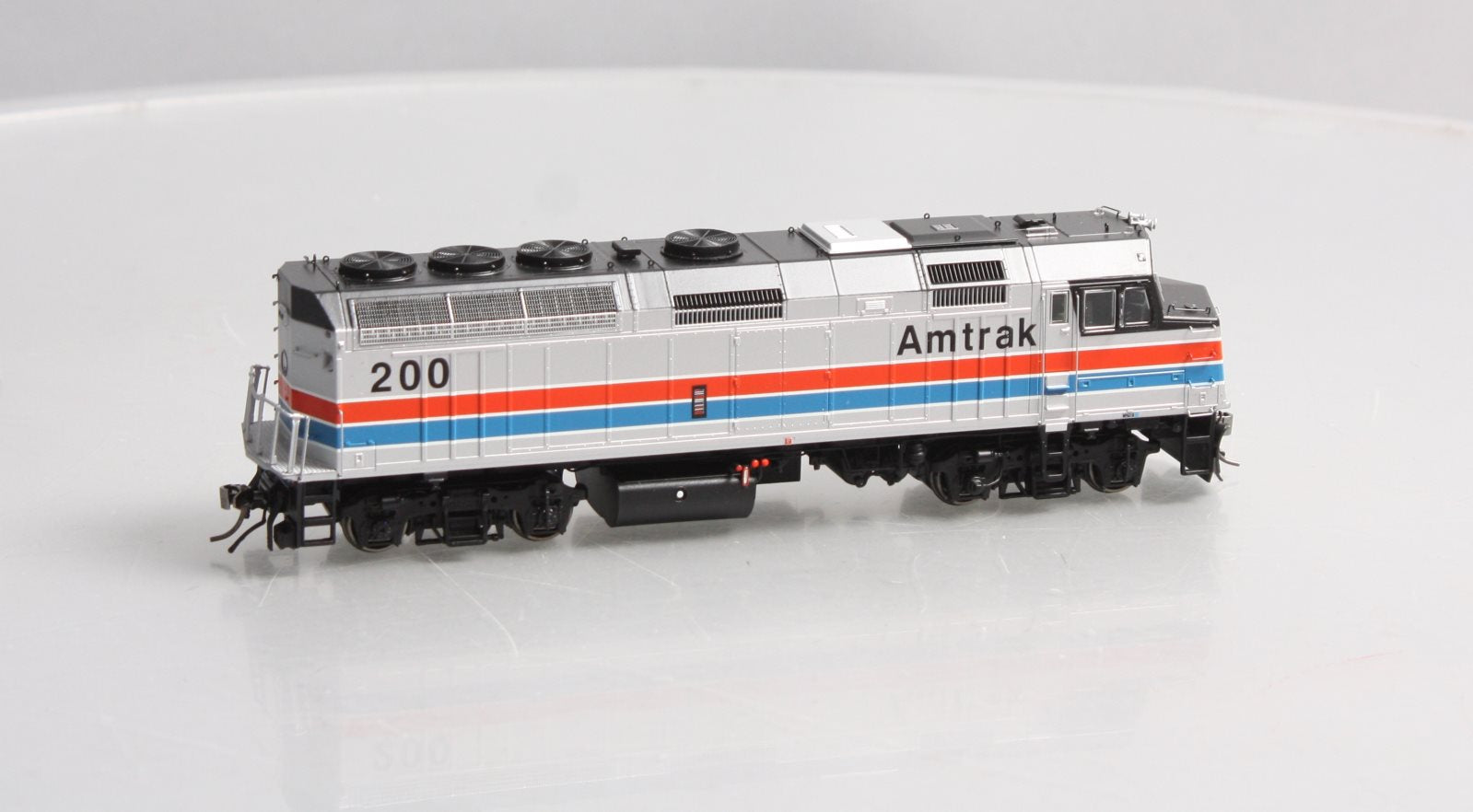 Rapido Trains 80030 HO Amtrak EMD F40PH - Standard DC #200