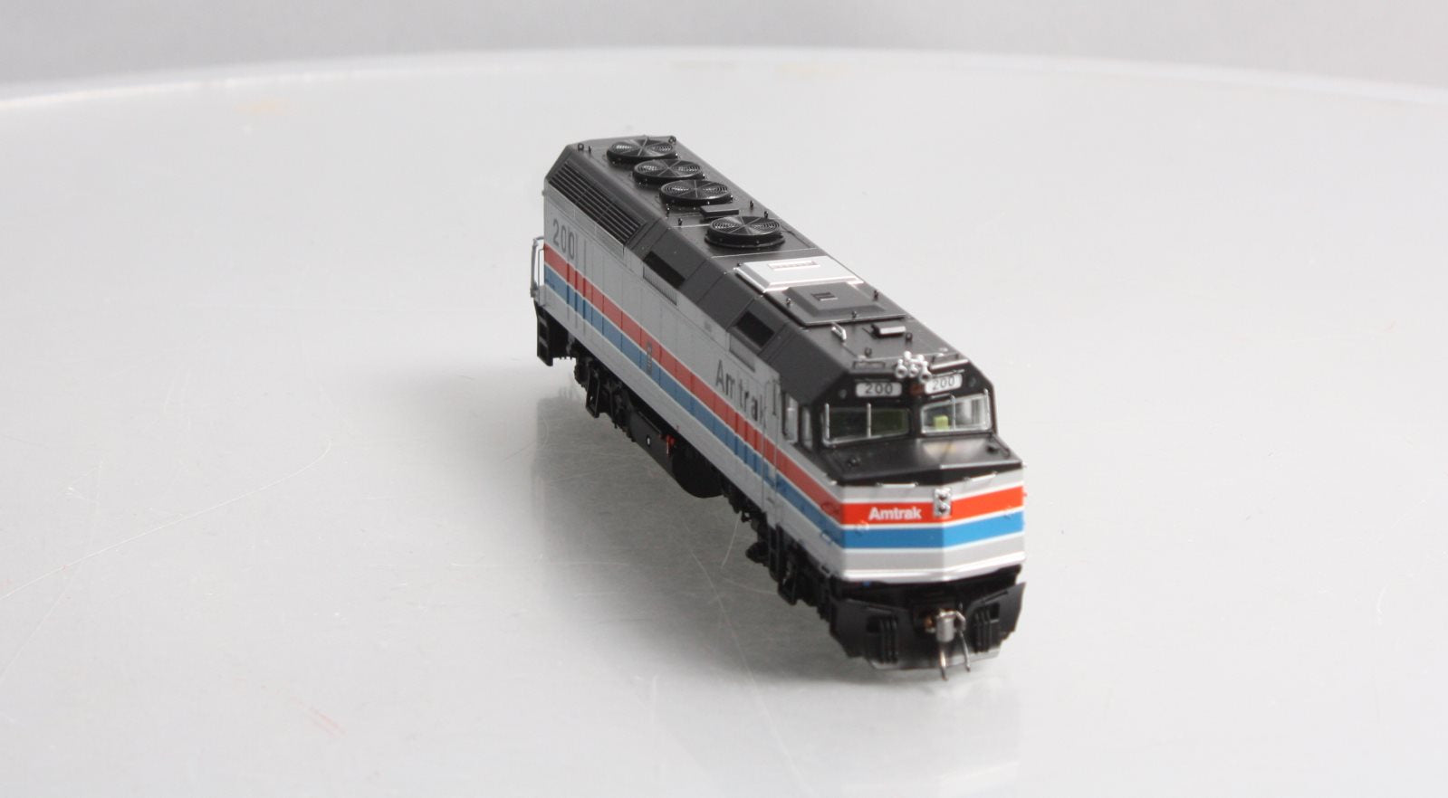Rapido Trains 80030 HO Amtrak EMD F40PH - Standard DC #200