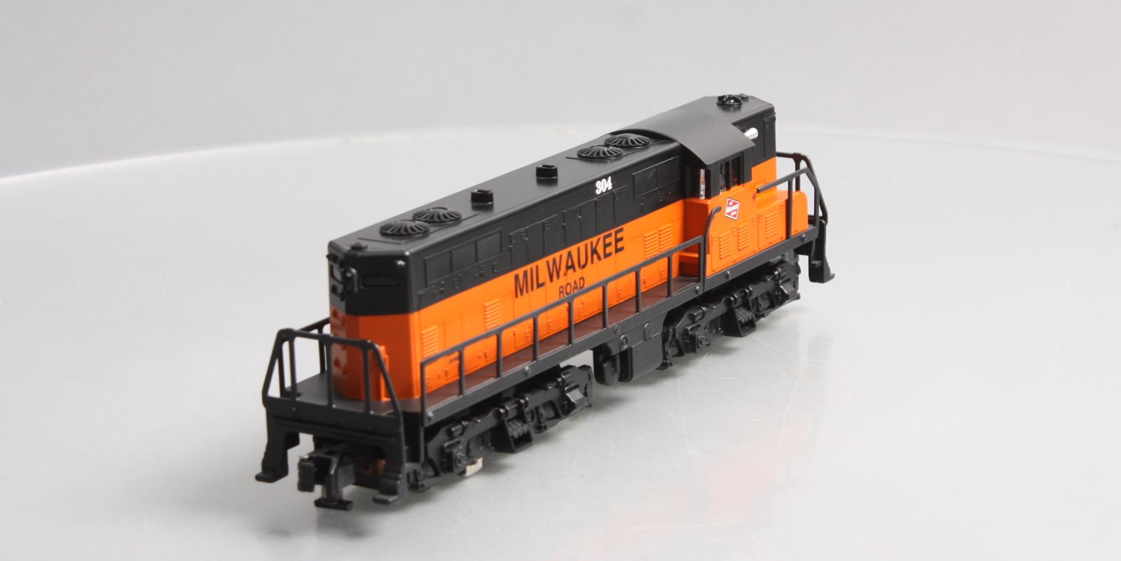 American Flyer 6-48020 S Scale Milwaukee Road GP-9 Diesel Locomotive LN/Box
