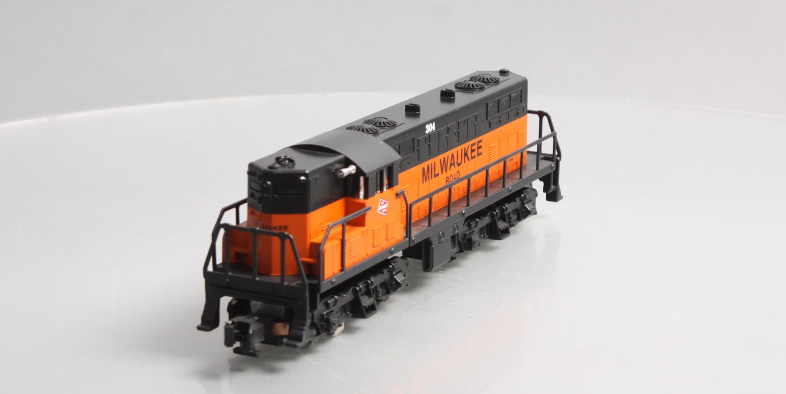 American Flyer 6-48020 S Scale Milwaukee Road GP-9 Diesel Locomotive LN/Box