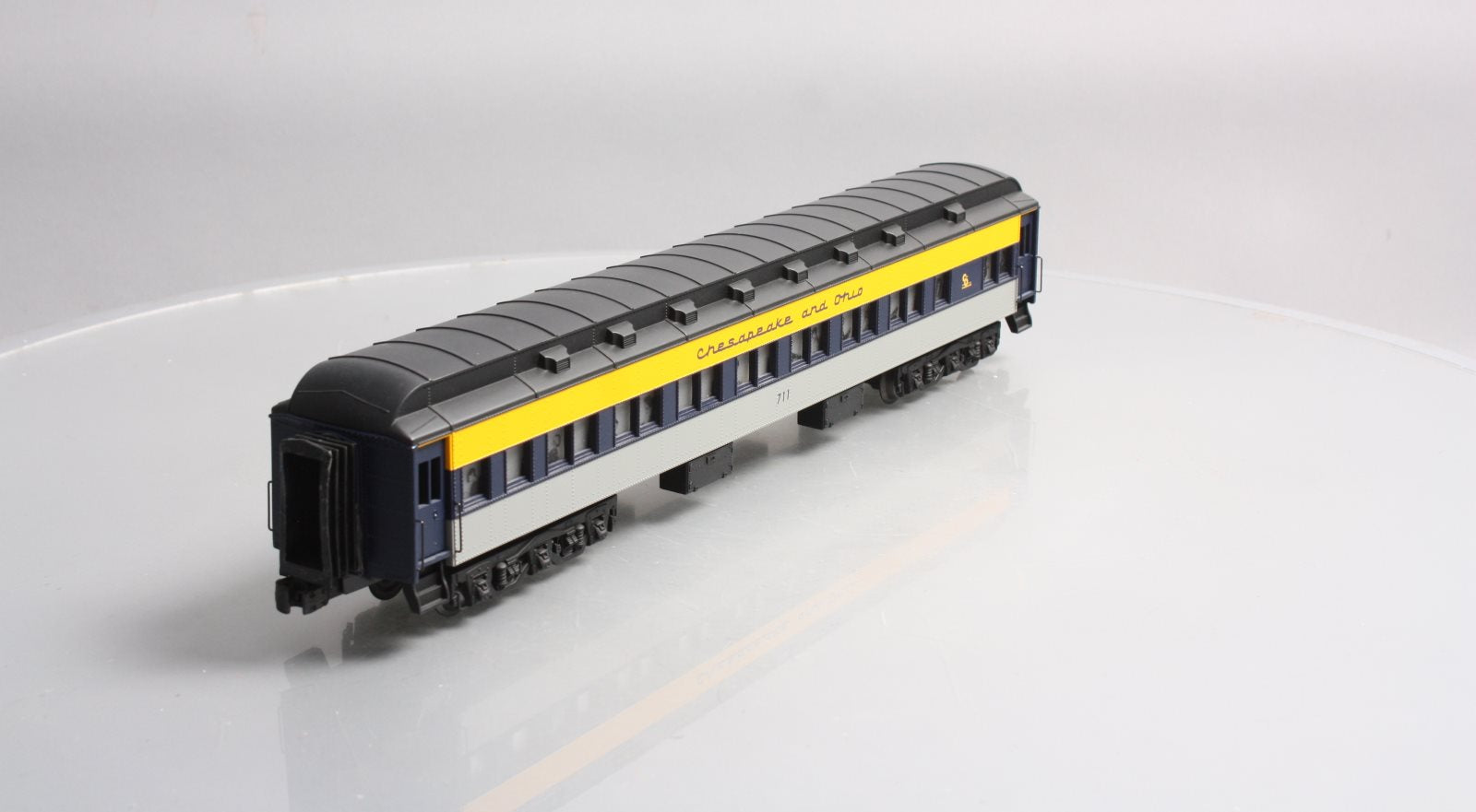 Lionel 6-29011 O Gauge Chesapeake & Ohio Heavyweight Coach Car #711 LN/Box